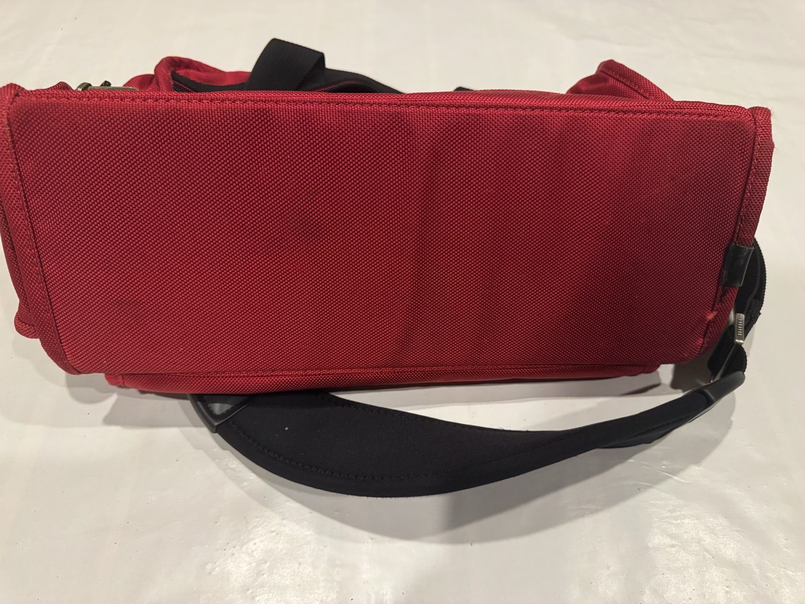 DRAFT READY Swiss Gear Brand Travel Bag – Red – 17x11 inches image 9