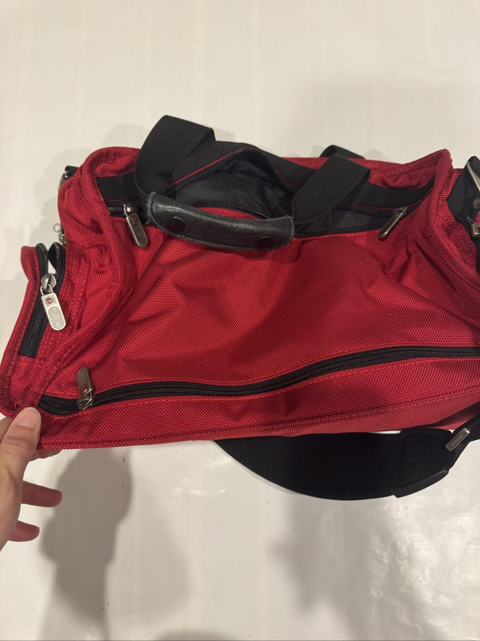 DRAFT READY Swiss Gear Brand Travel Bag – Red – 17x11 inches image 10