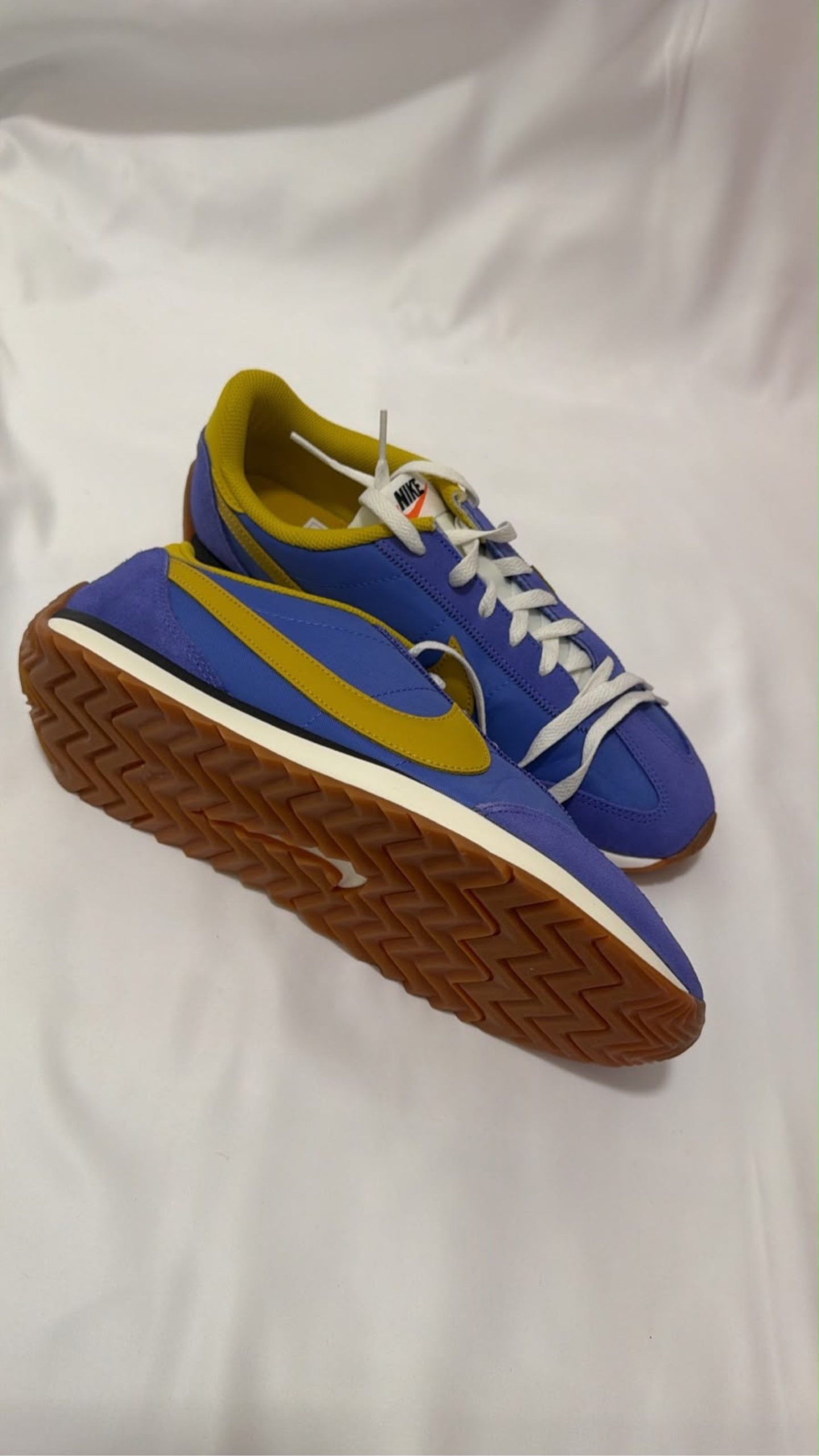Nike Women's Sapphire & Saffron Pacific UK 9 Sneakers image 2