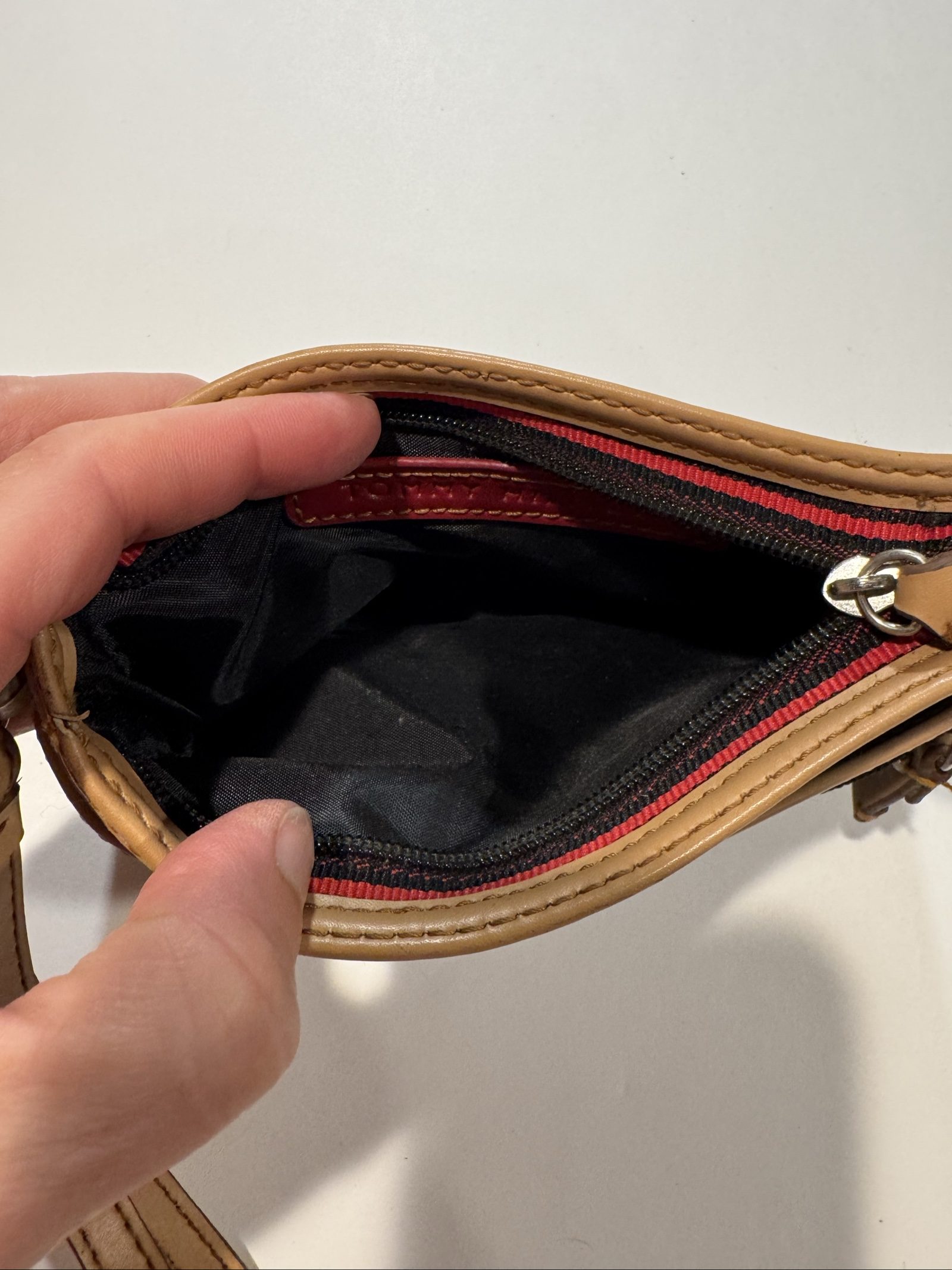Tommy Hilfiger Wristlet Wallet Clutch – Black Tan Red image 5