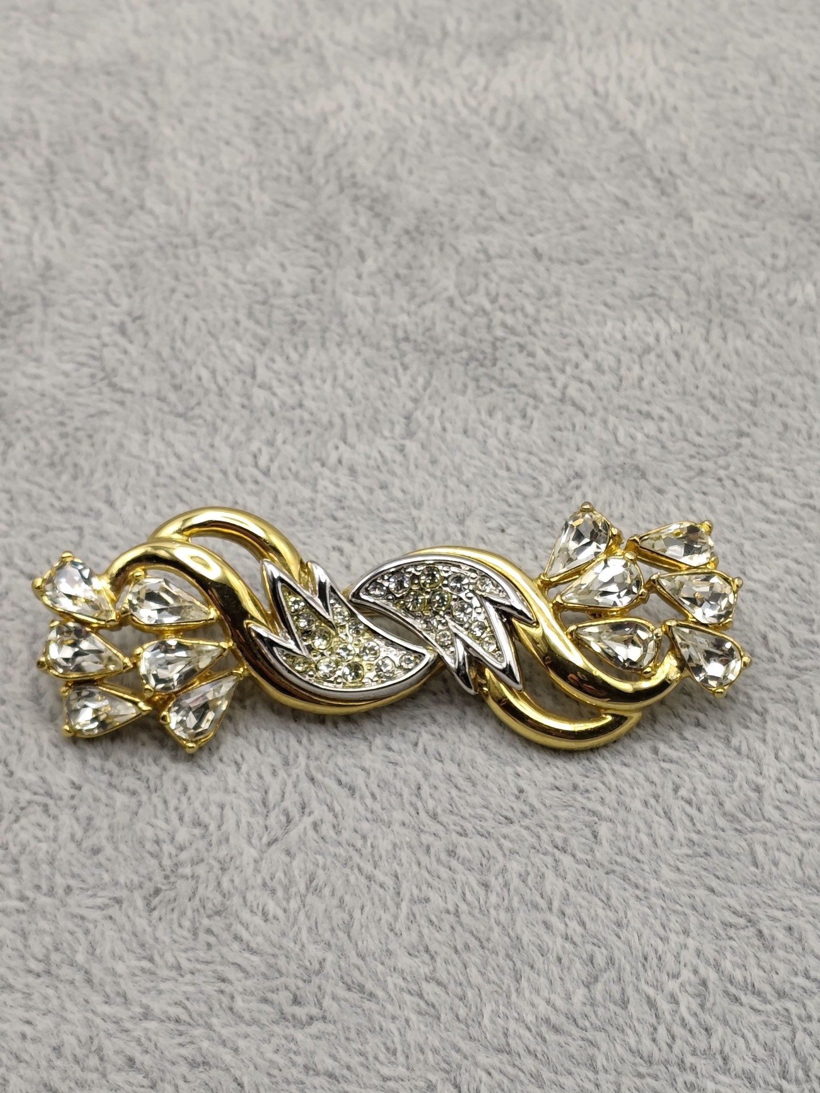 Gold Tone & Clear Crystal Vintage Brooch Pin image 3