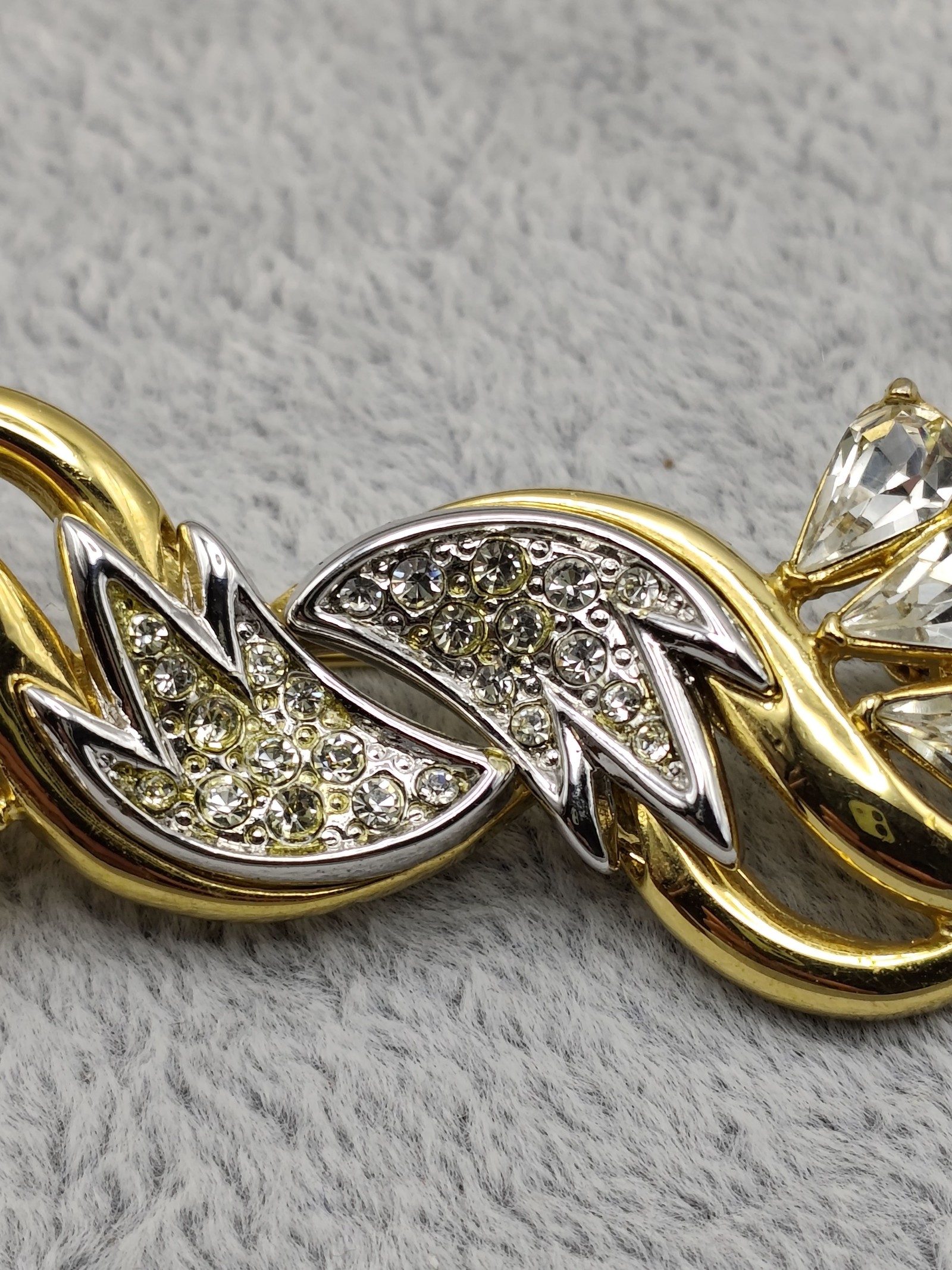 Gold Tone & Clear Crystal Vintage Brooch Pin image 5