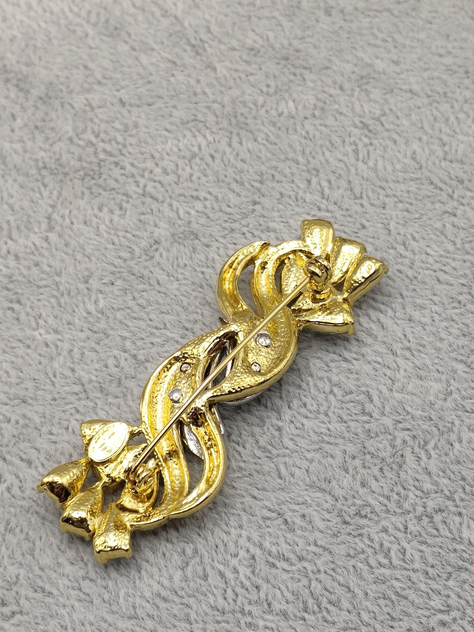 Gold Tone & Clear Crystal Vintage Brooch Pin image 7