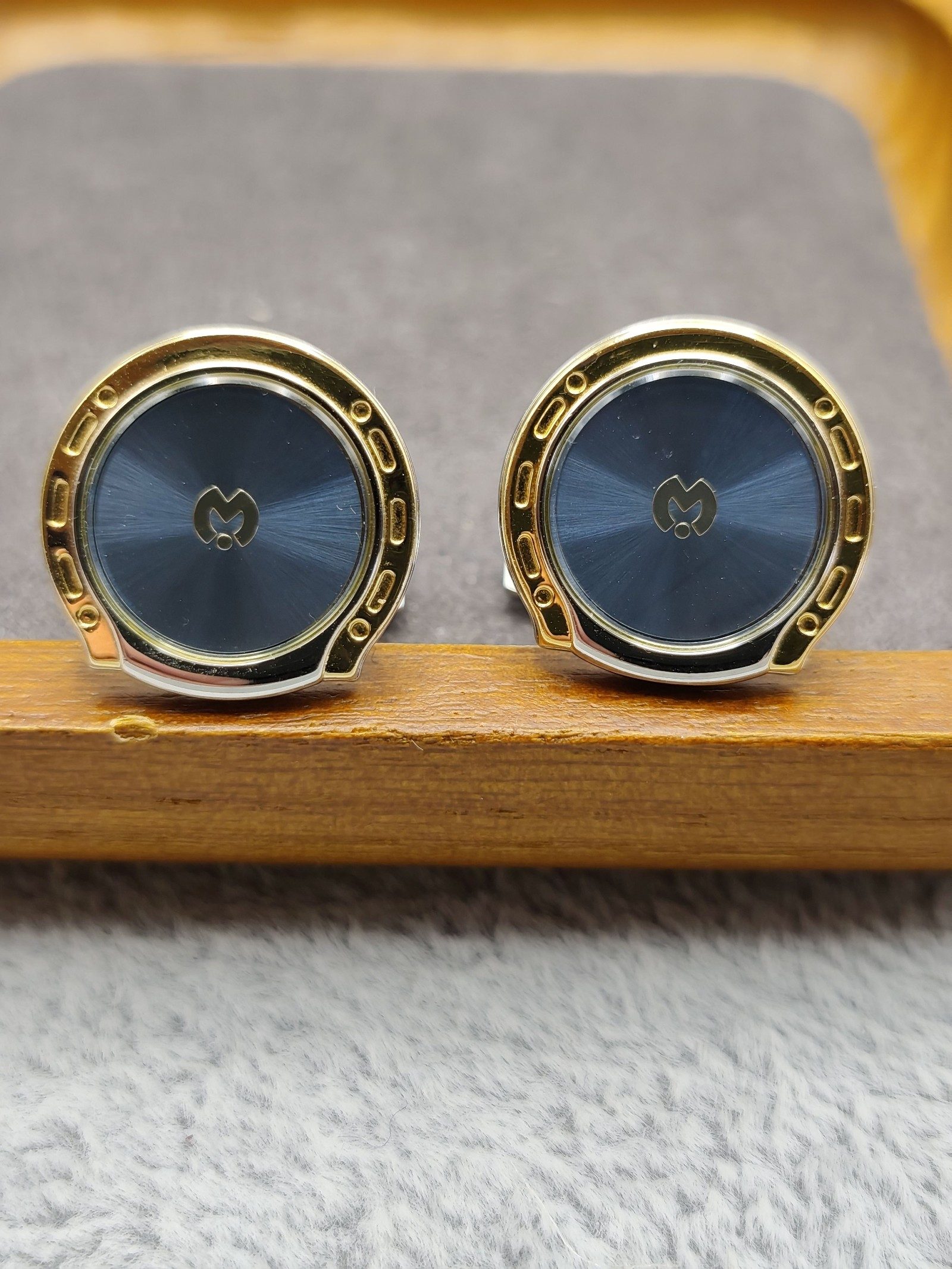 Mila Schön Gold & Blue Horseshoe Cufflinks image 3