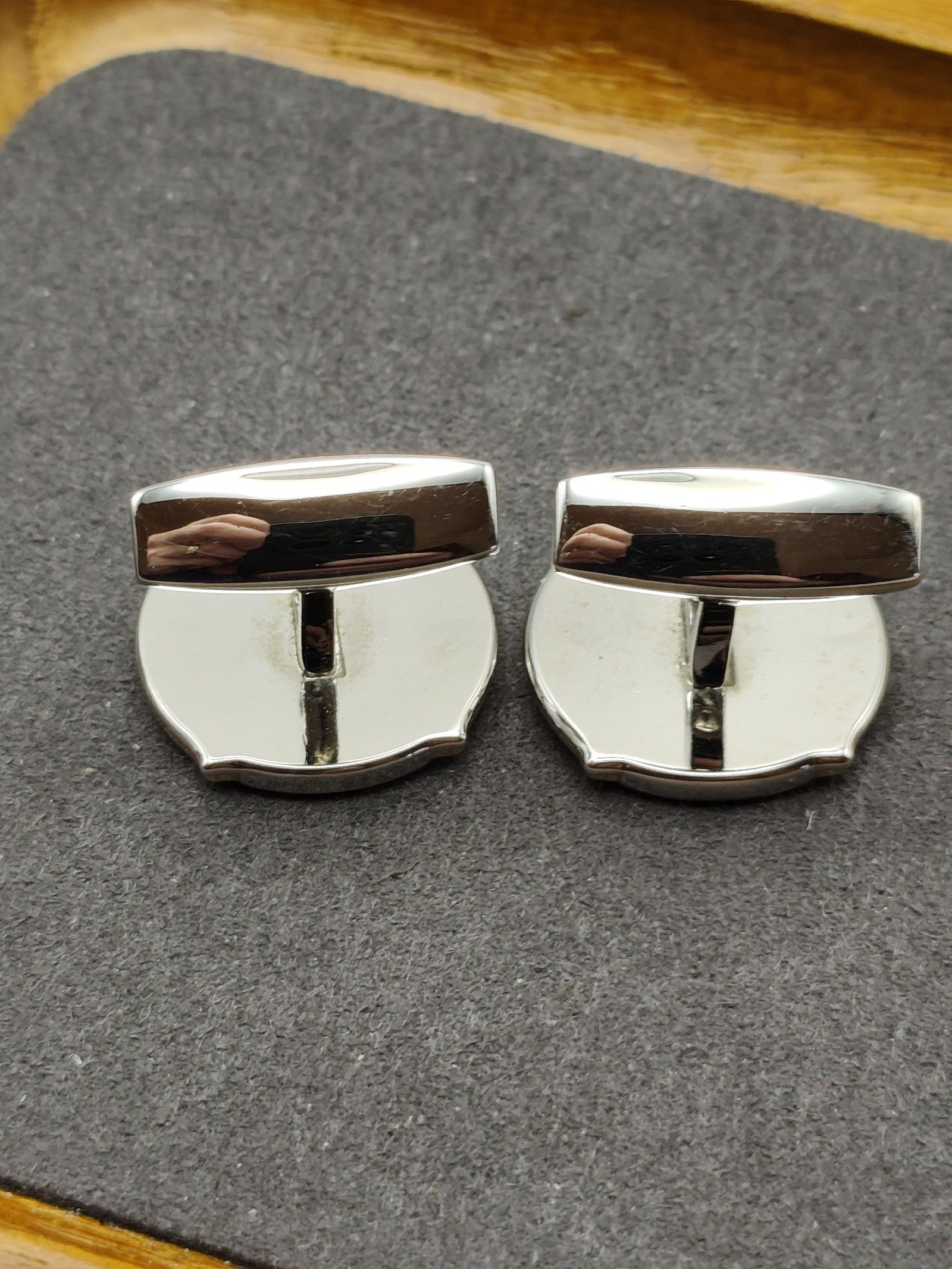 Mila Schön Gold & Blue Horseshoe Cufflinks image 6