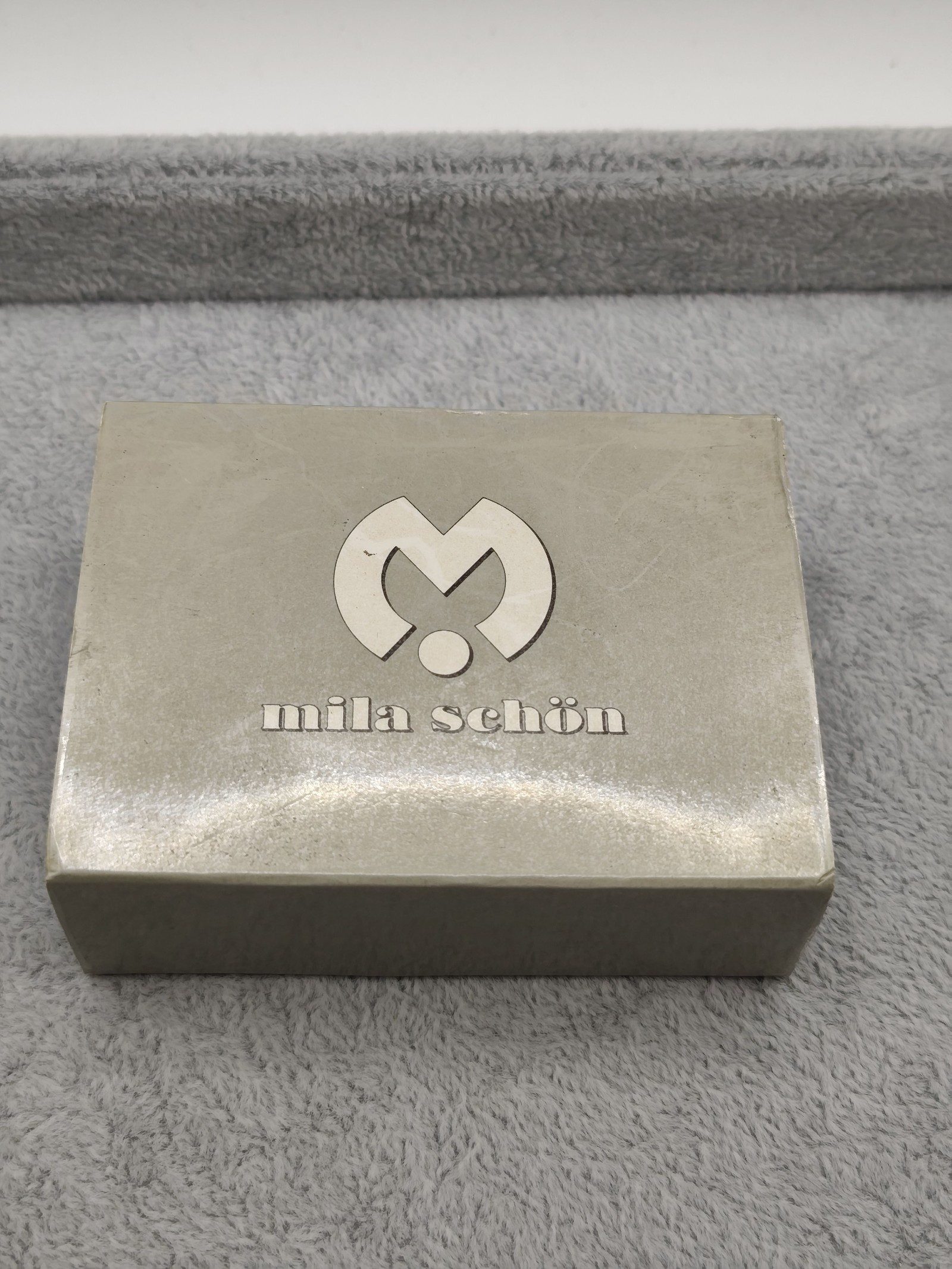 Mila Schön Gold & Blue Horseshoe Cufflinks image 9