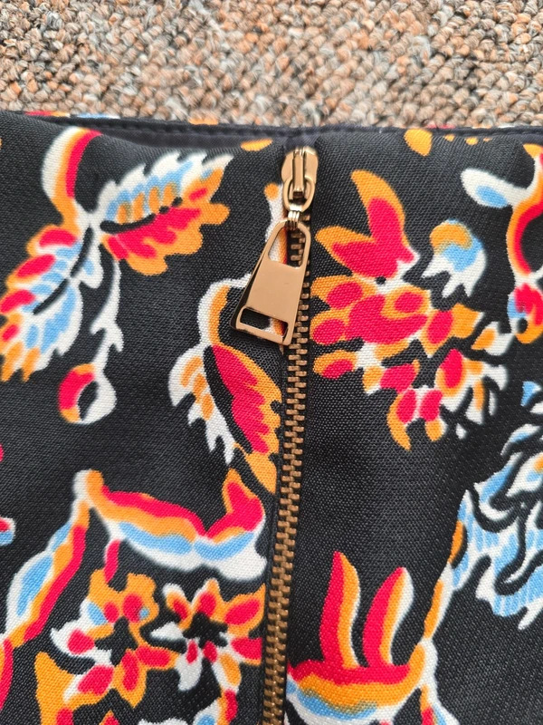 Zara Black Floral miniskirt, gold zipper, size M image 3