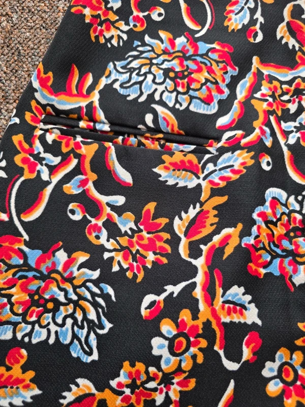 Zara Black Floral miniskirt, gold zipper, size M image 4