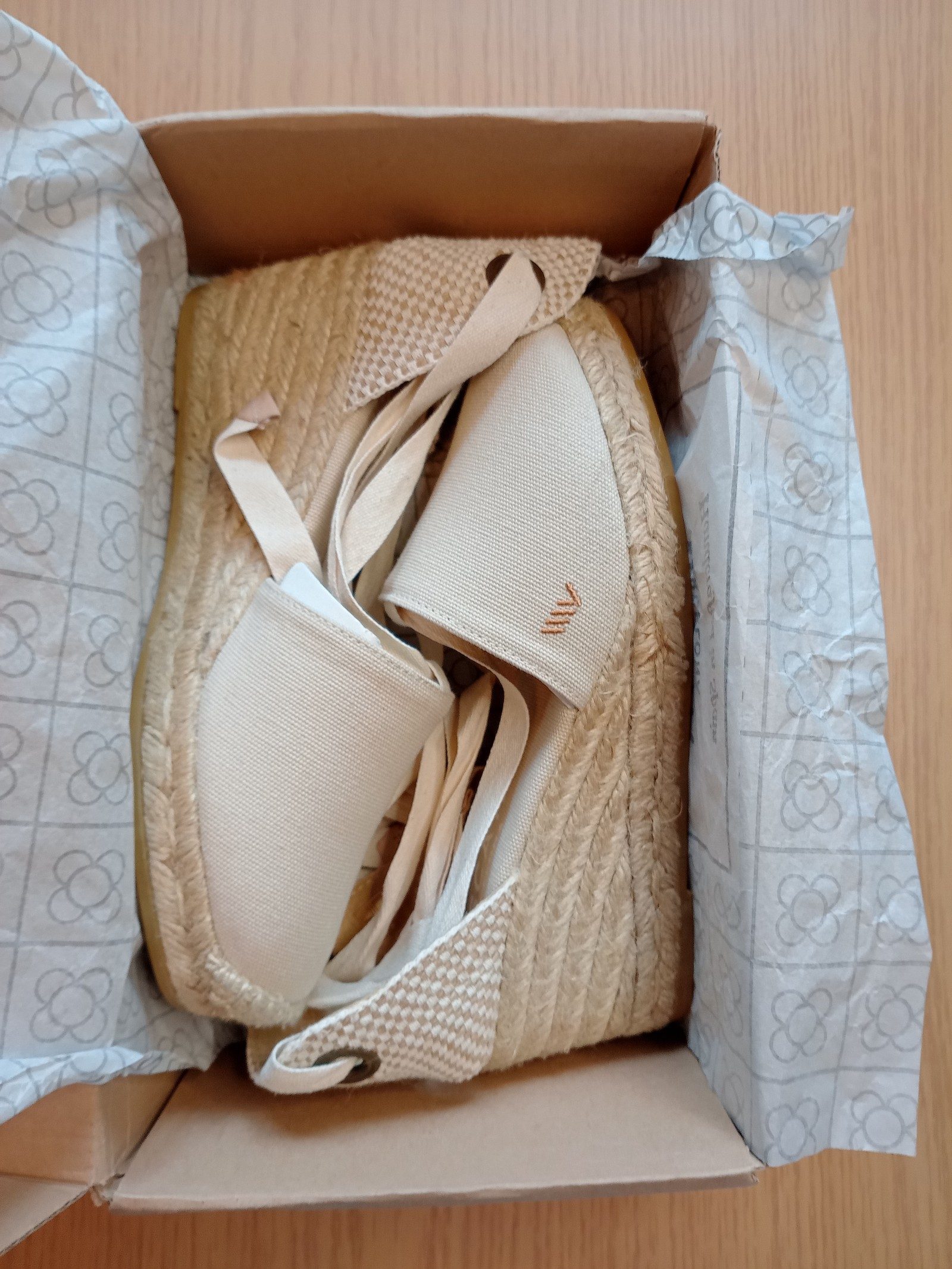 Viscata Beige Espadrilles Size 7 BNWT image 2