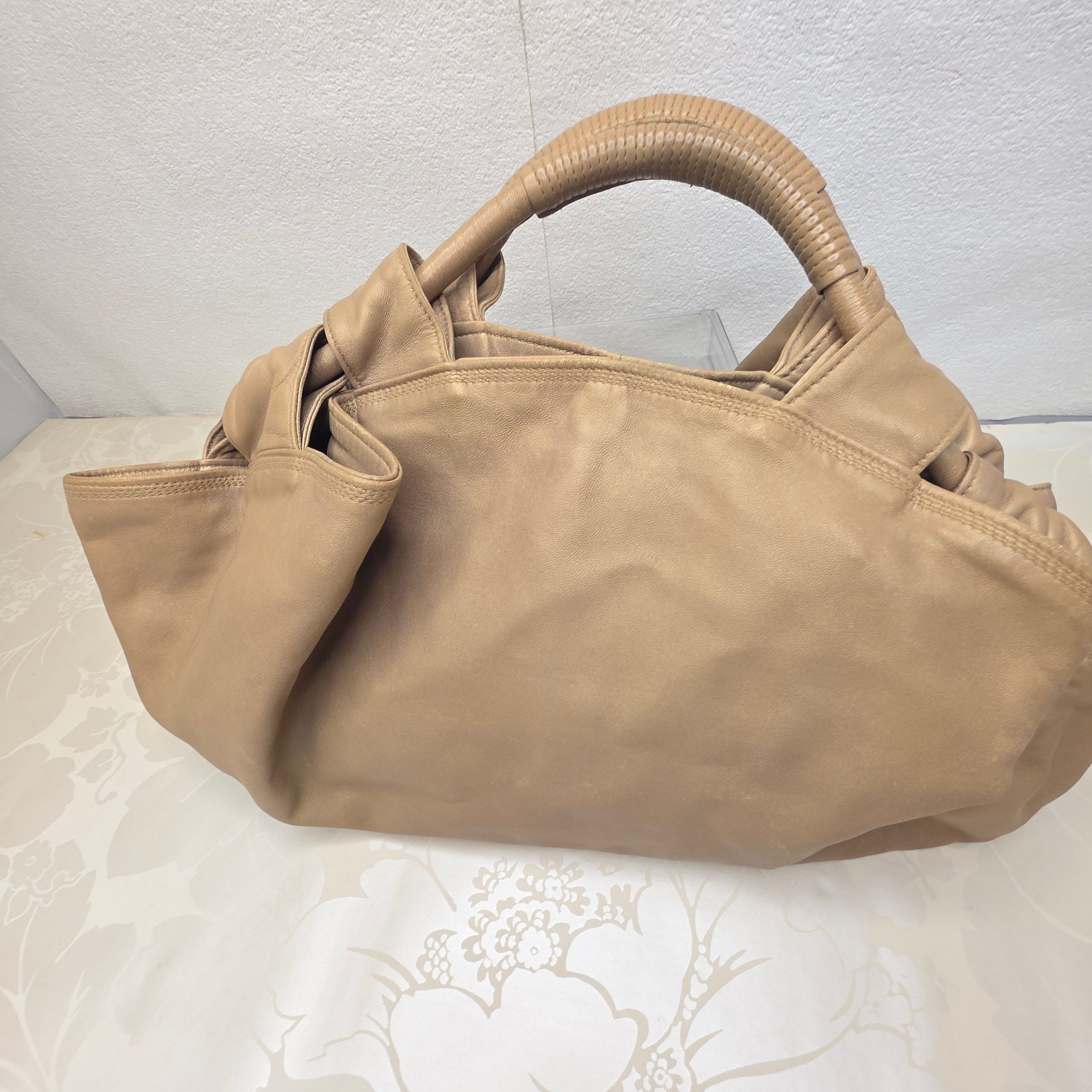 Loewe Aire Gold Leather Shoulder Bag – Medium image 2