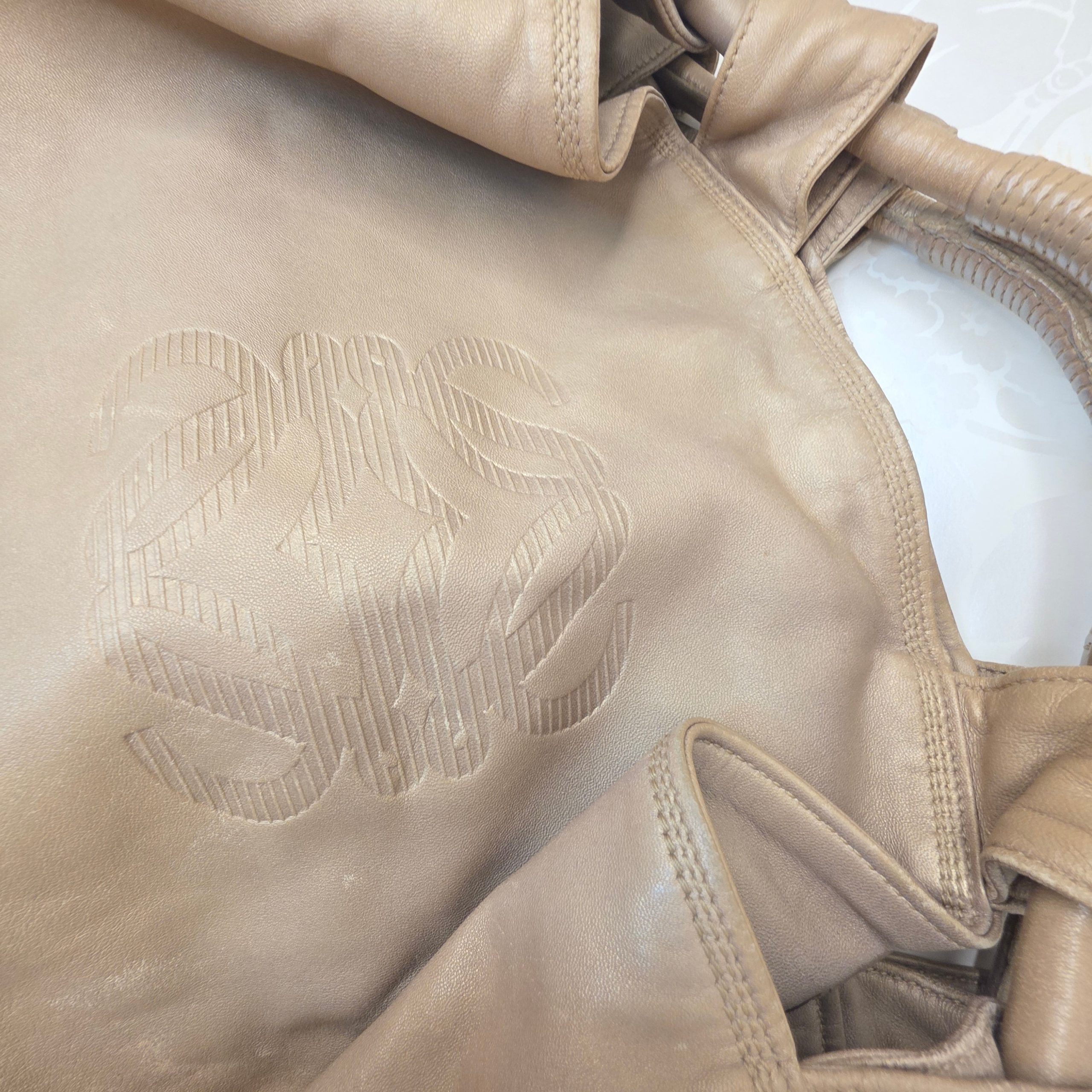 Loewe Aire Gold Leather Shoulder Bag – Medium image 8