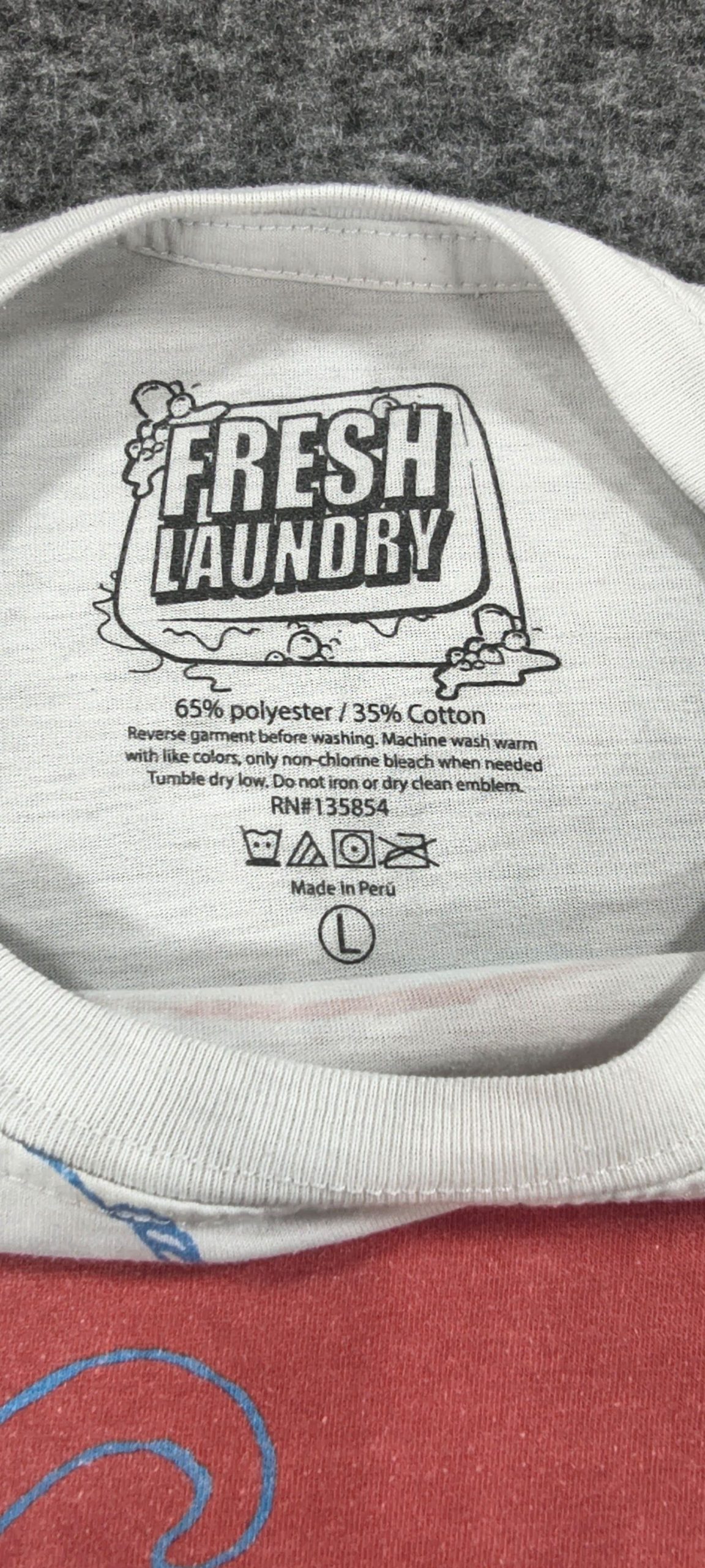 Fresh Laundry White, Blue & Red Men's Graphic T-Shirt Lrg AOP Japan Koi Kanagawa image 3