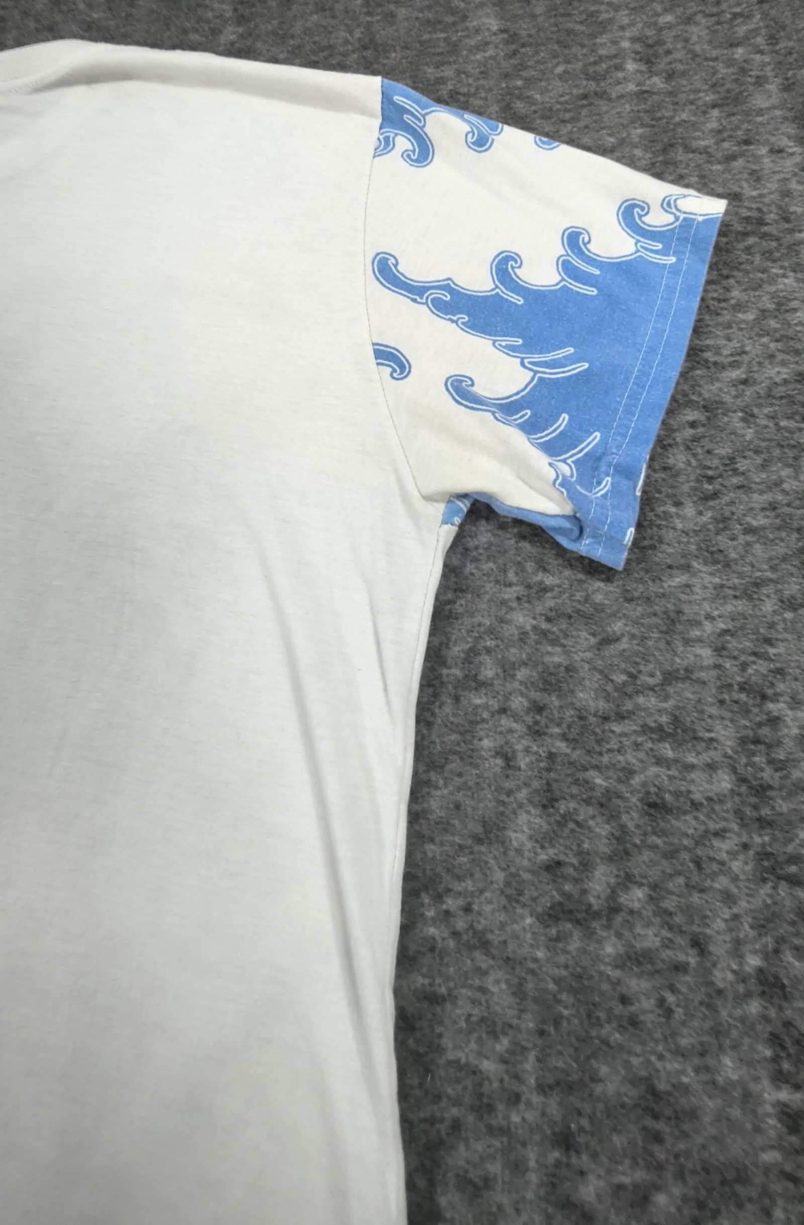 Fresh Laundry White, Blue & Red Men's Graphic T-Shirt Lrg AOP Japan Koi Kanagawa image 9