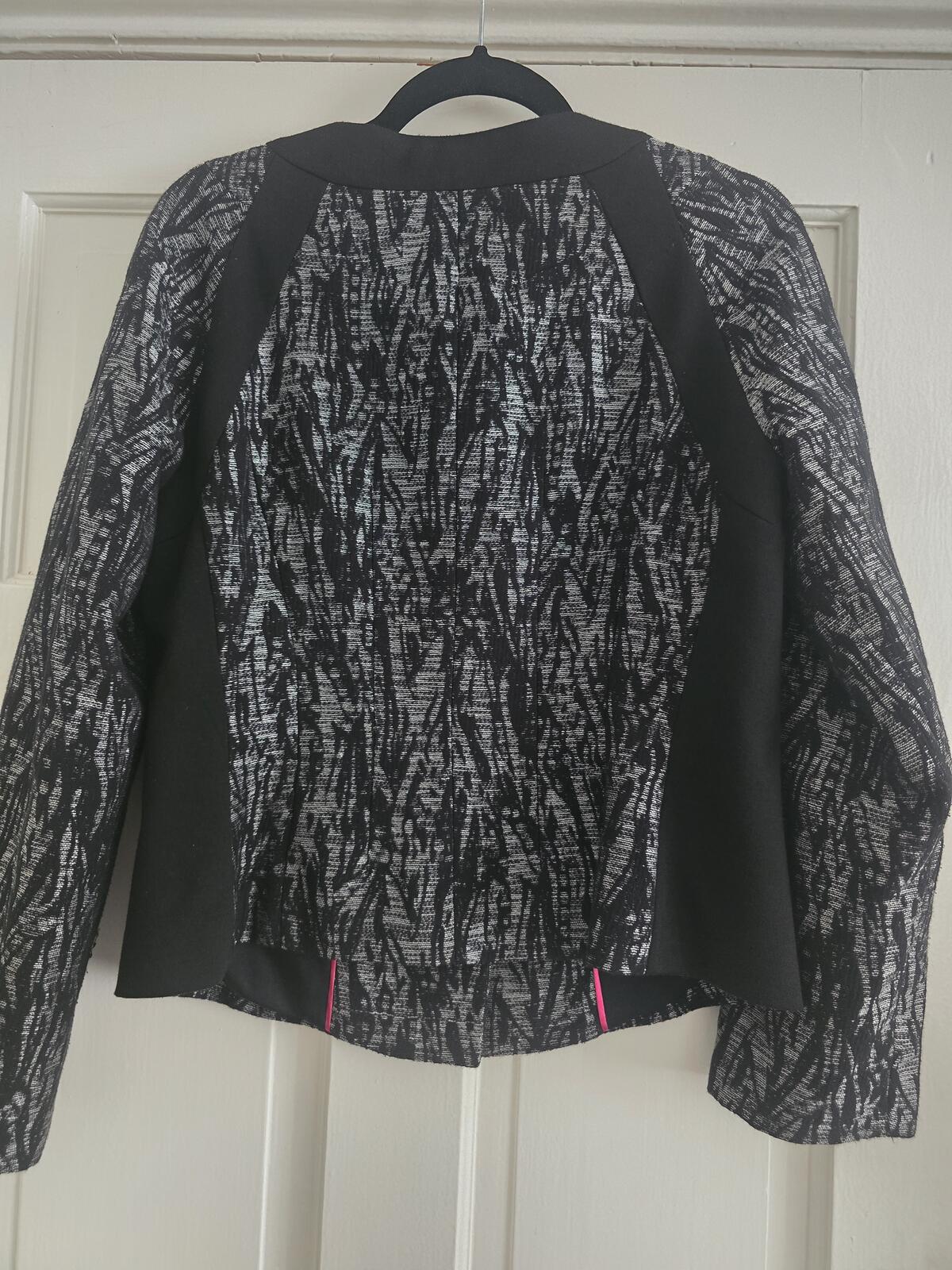 Per Una Women's Black and Silver Patterned Button-Up Jacket Size 12 image 5