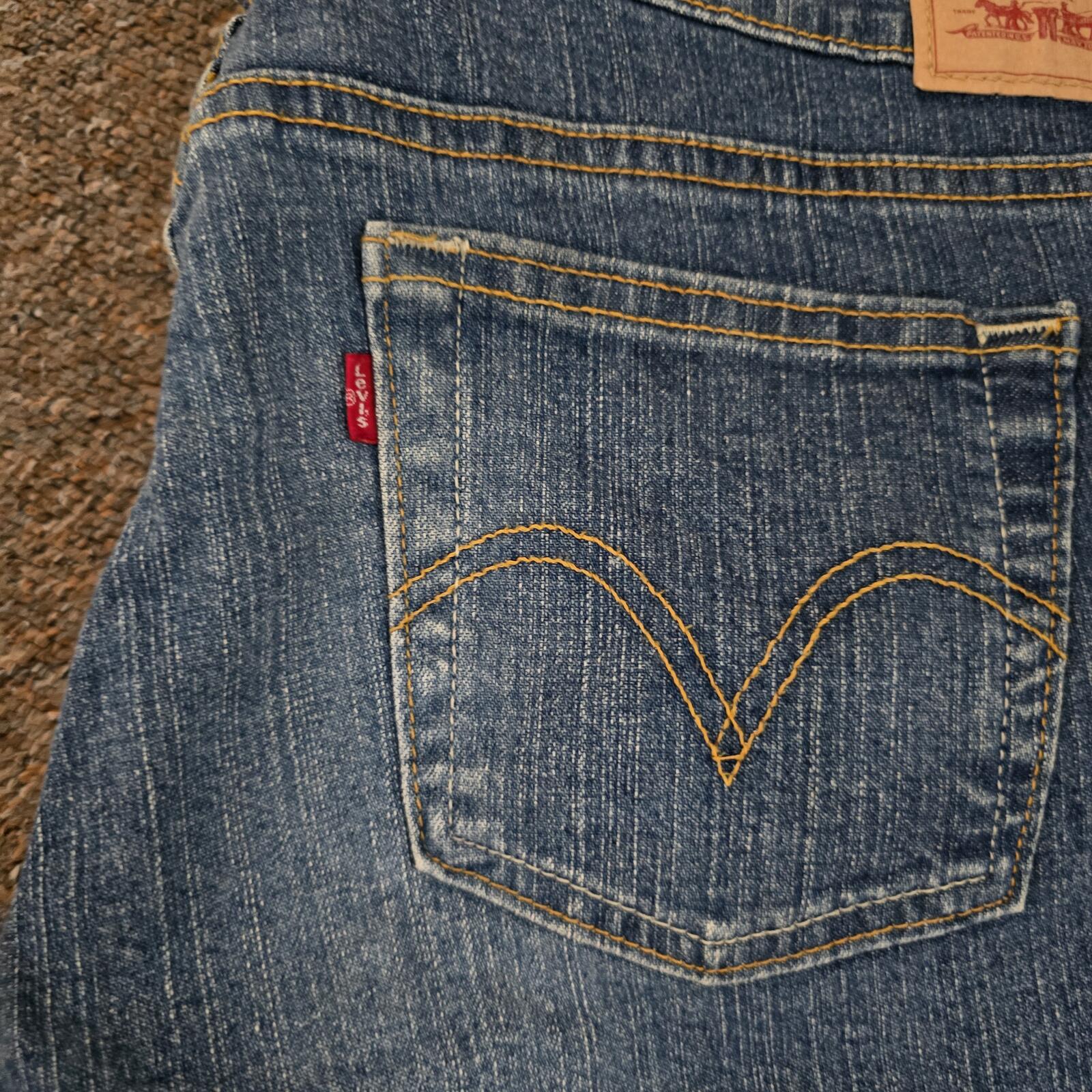 Levi's Classic Blue Denim Jeans image 2