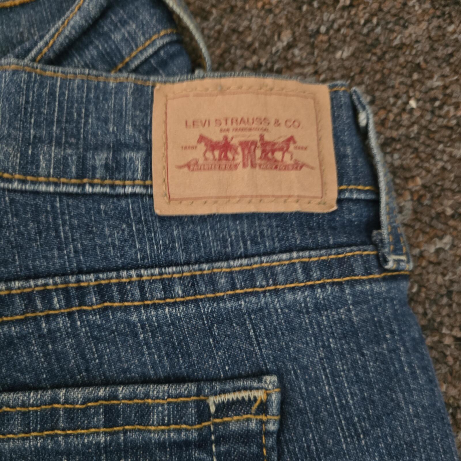 Levi's Classic Blue Denim Jeans image 3