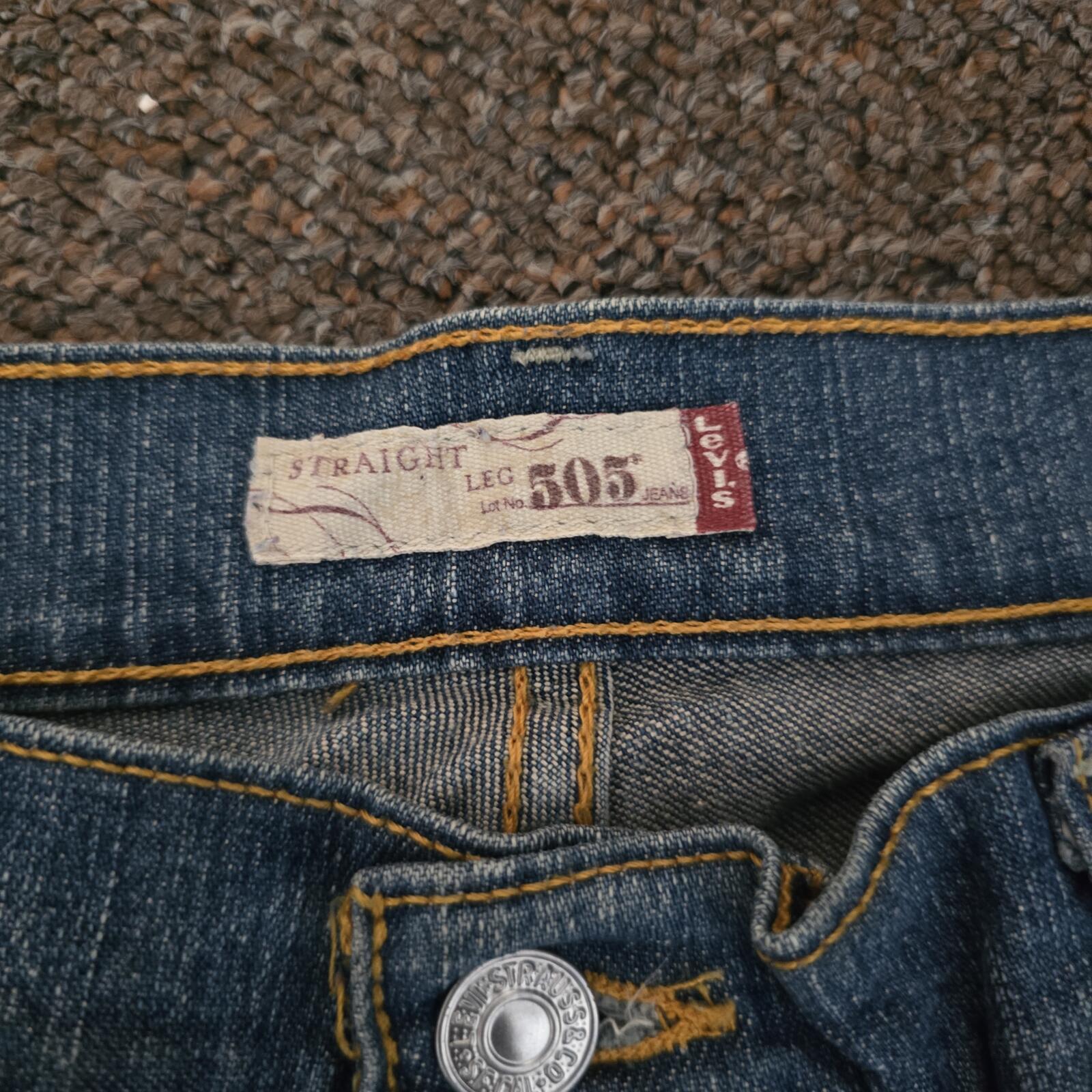 Levi's Classic Blue Denim Jeans image 7