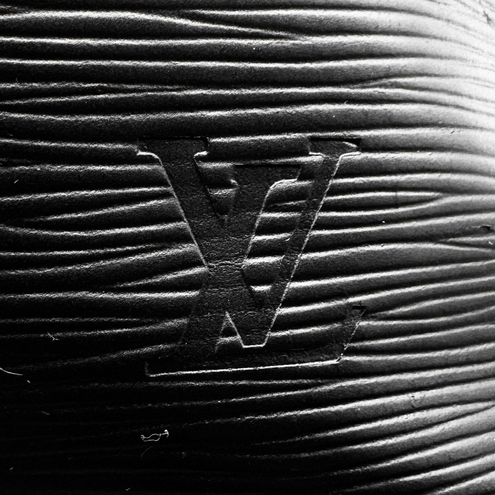 Louis Vuitton Petit Noé Black Epi Leather Shoulder Bag image 4