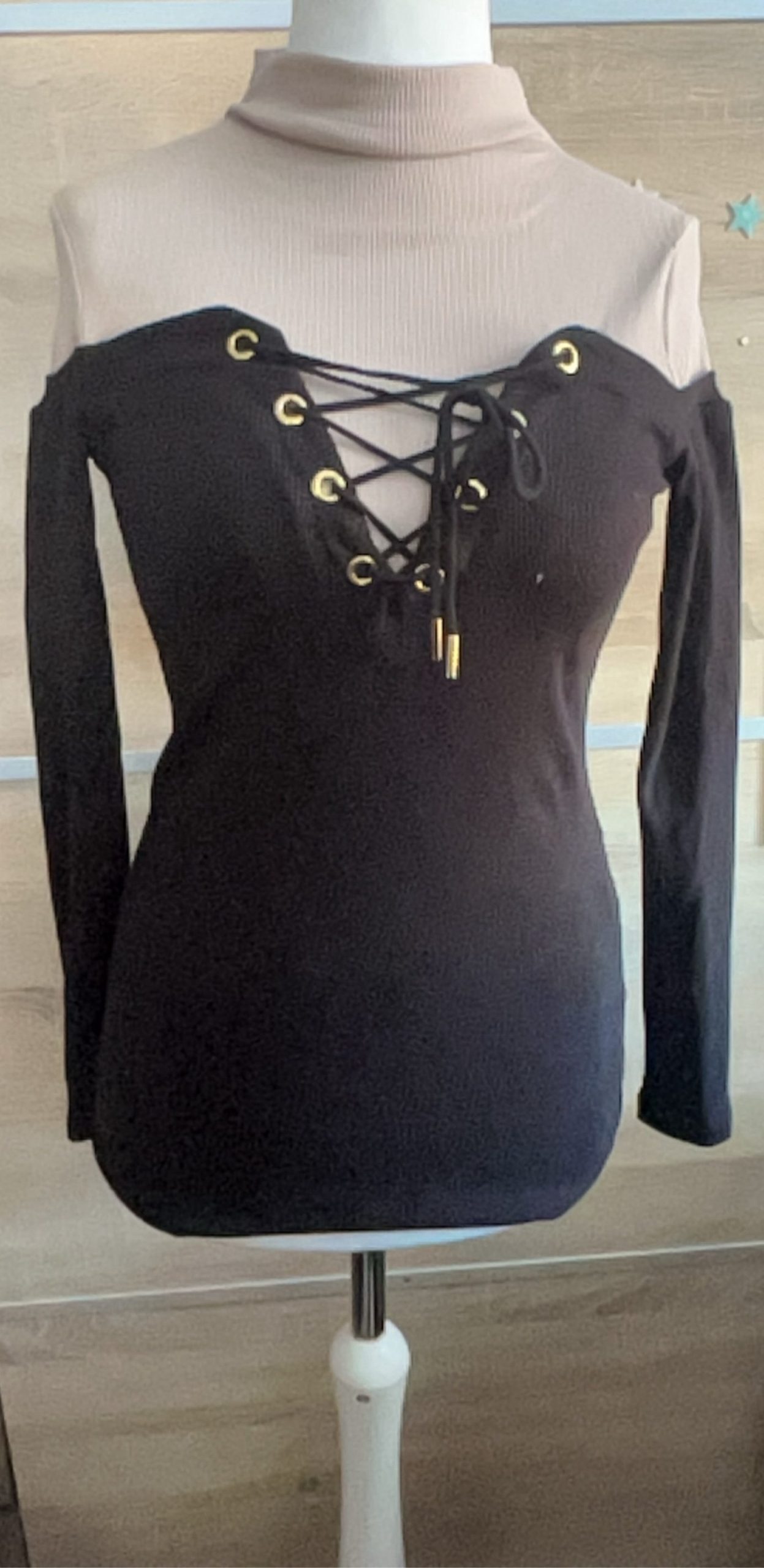 La Pia Black & Beige Cold Shoulder Lace Up Ribbed Top Medium