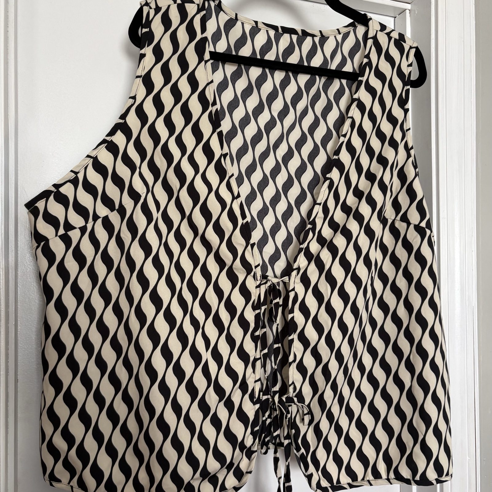 Shein Black & Cream Sleeveless Patterned Tie-Front Top image 2