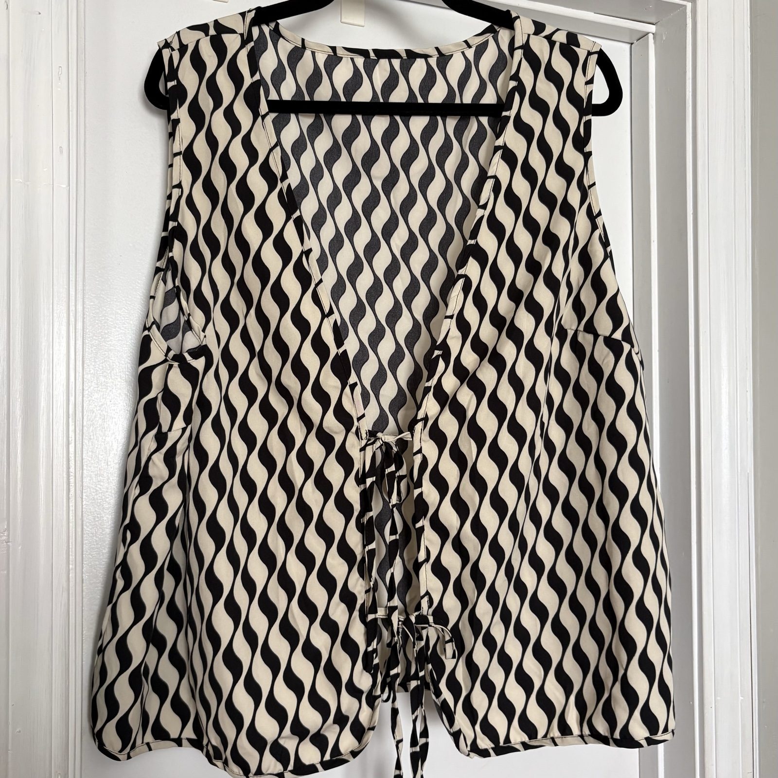 Shein Black & Cream Sleeveless Patterned Tie-Front Top image 6
