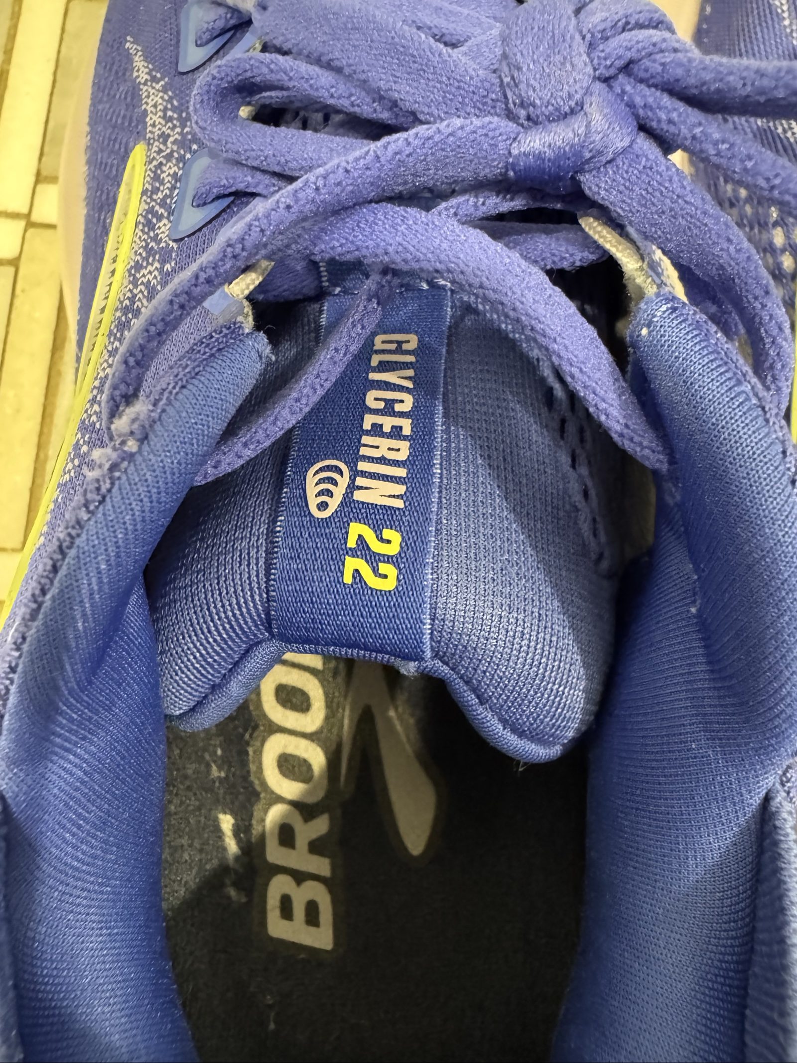 Women's Brooks Glycerin 22 Running Shoes – Blue Lime – 7.5 image 4