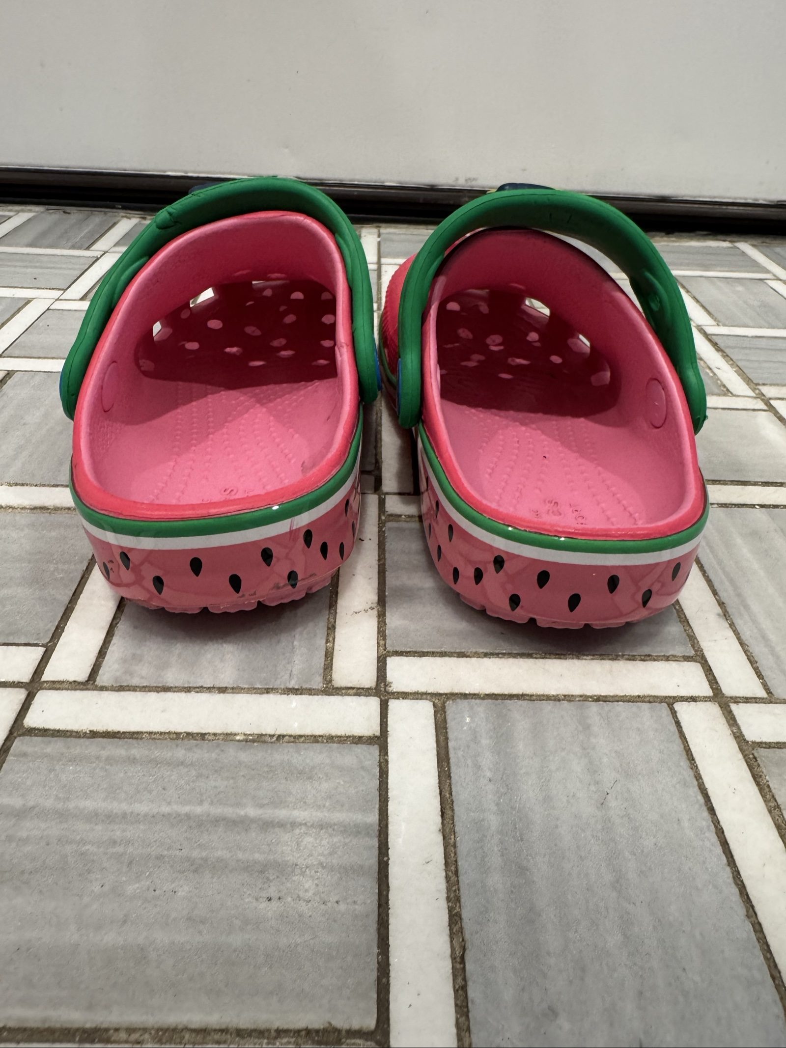 Kids Crocs Jolly Rancher Watermelon Classic Clogs – Pink Green – C9 image 4