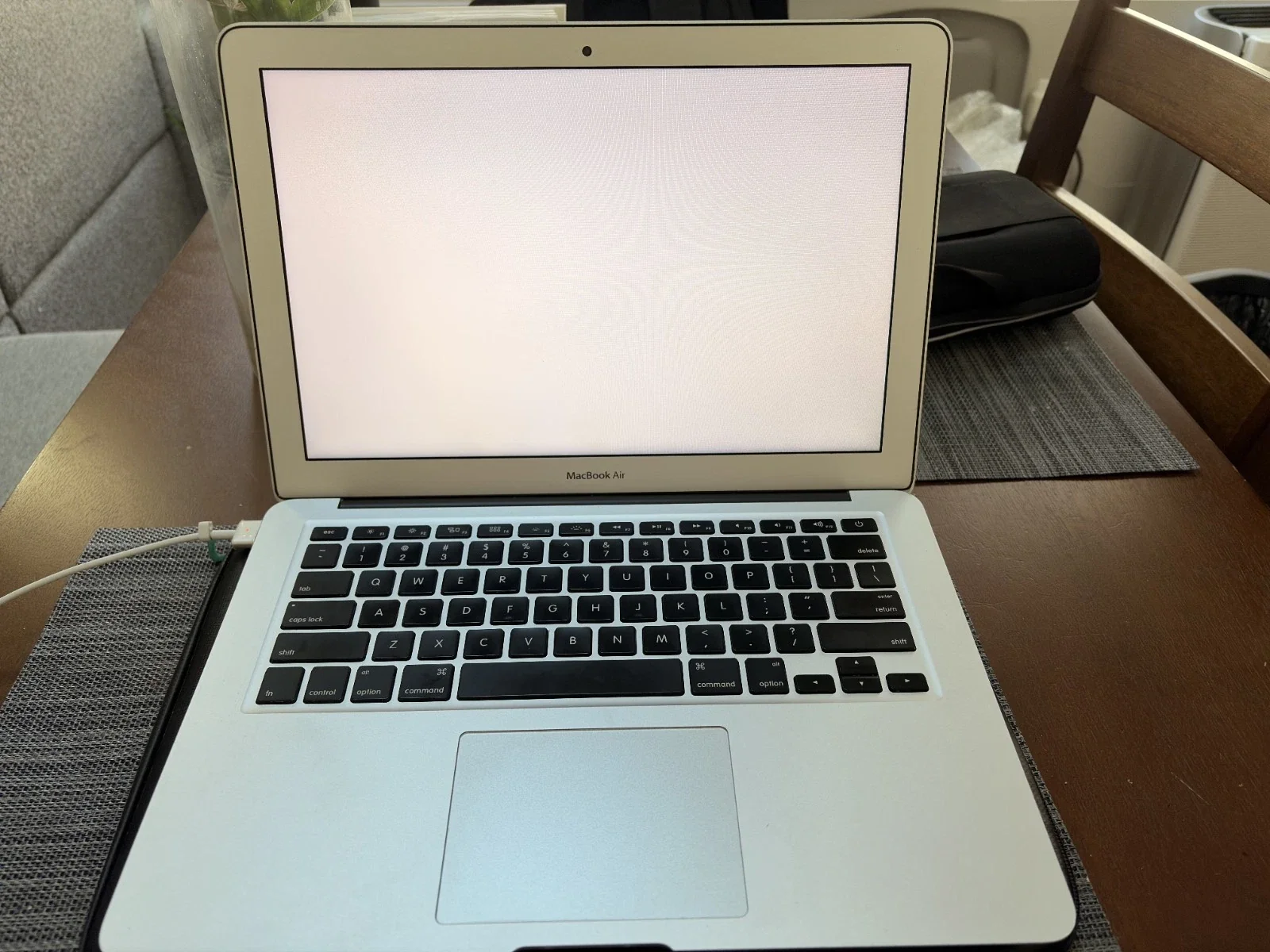 Apple MacBook Air Silver 13-inch Early 2015 4GB RAM 128GB SSD