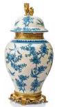 This one-of-a-kind ginger jar is a must-have for those who appreciate heritage craftsmanship and refined decor. Order now and bring a touch of classic sophistication to your space! ✨🏺🐉"