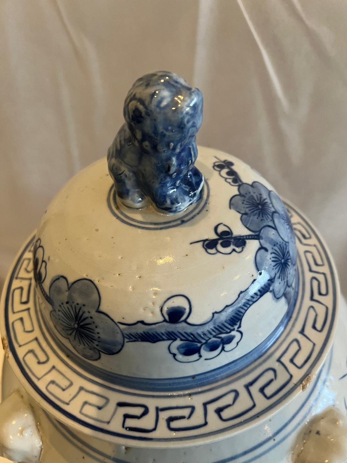 Blue and White Porcelain Ginger Jar – Floral Motif with Handles & Lid image 3