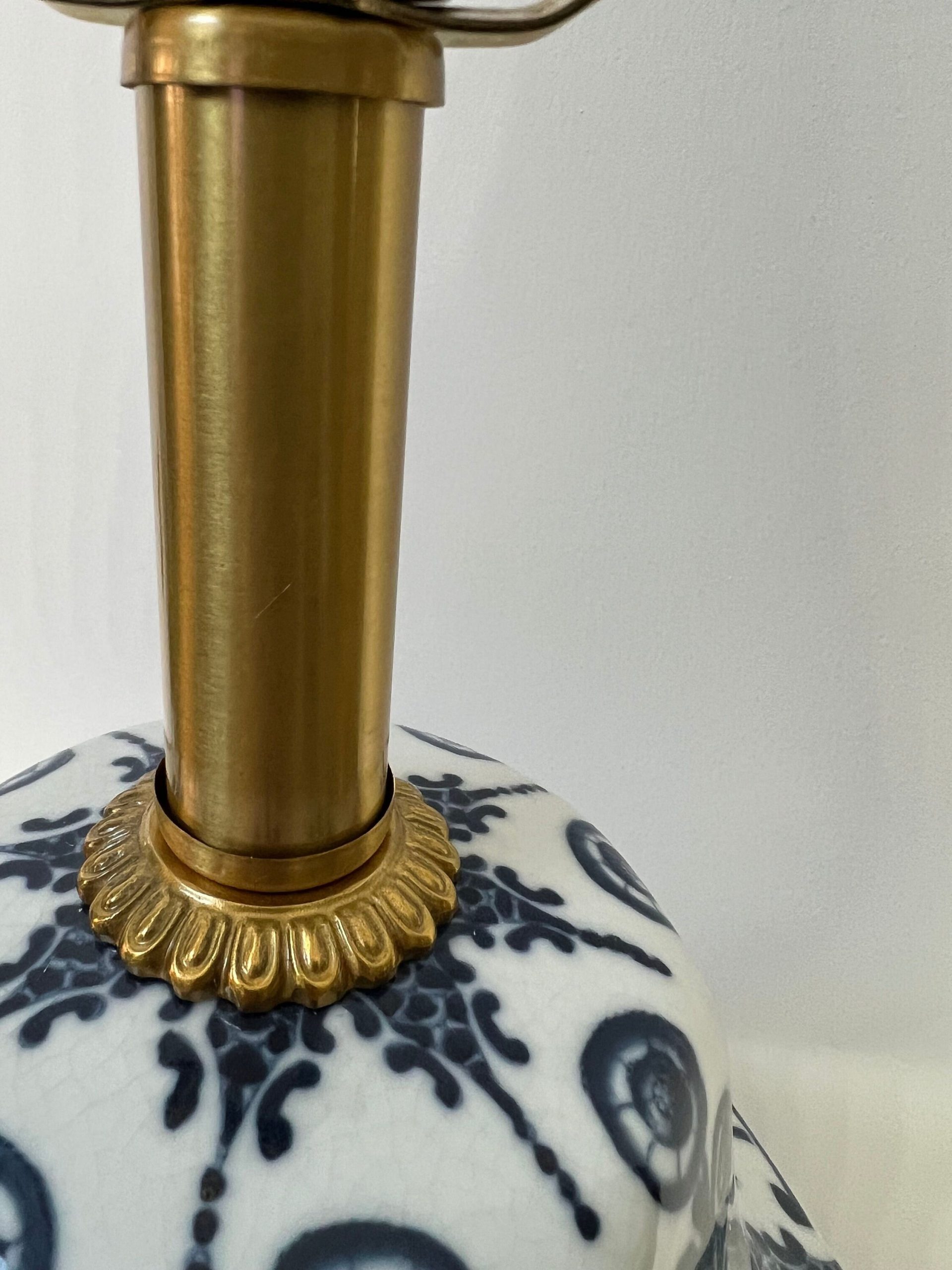Blue and White Porcelain Table Lamp with Fabric Shade – Classic Decorative Light image 3