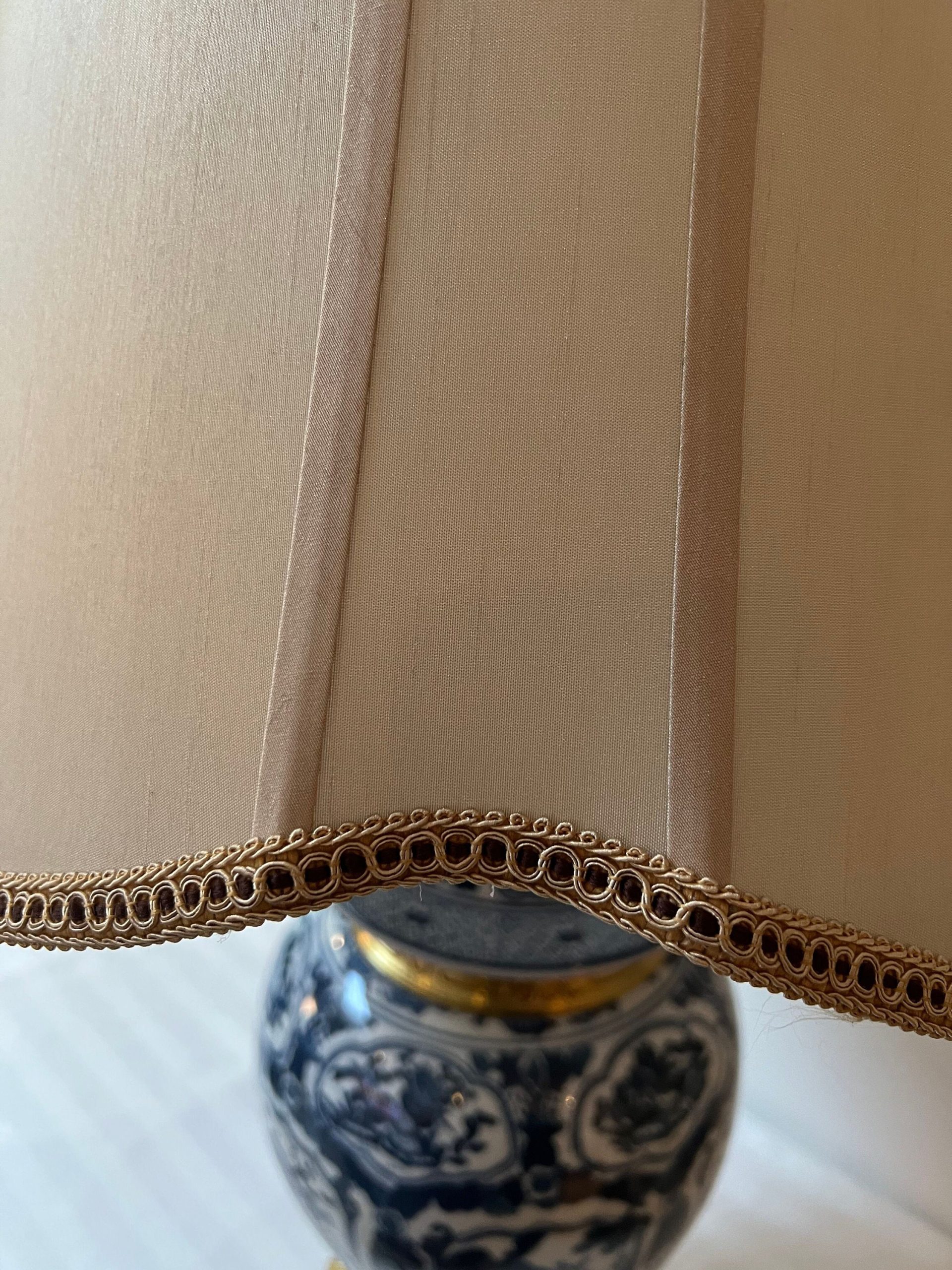 Blue and White Porcelain Table Lamp with Fabric Shade – Vintage‑Style Lamp 69cm image 3