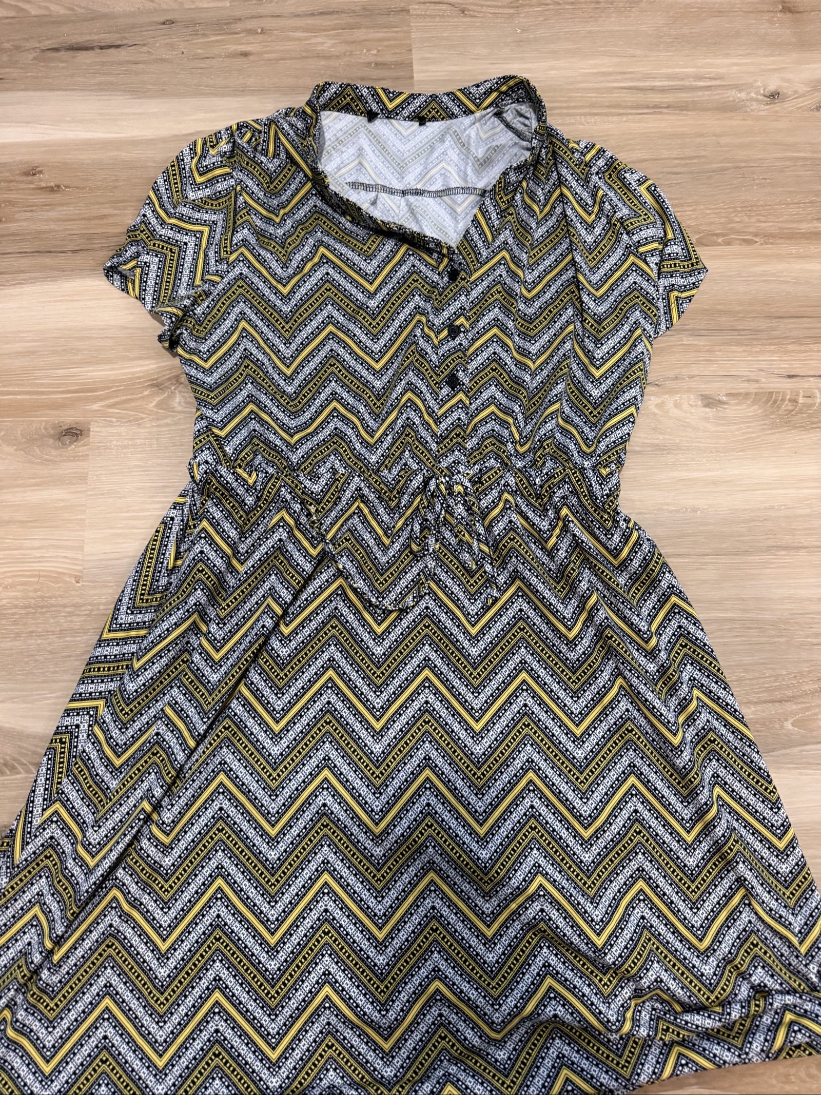 Multi Chevron Pattern Women's Casual Dress Size Medium image 2