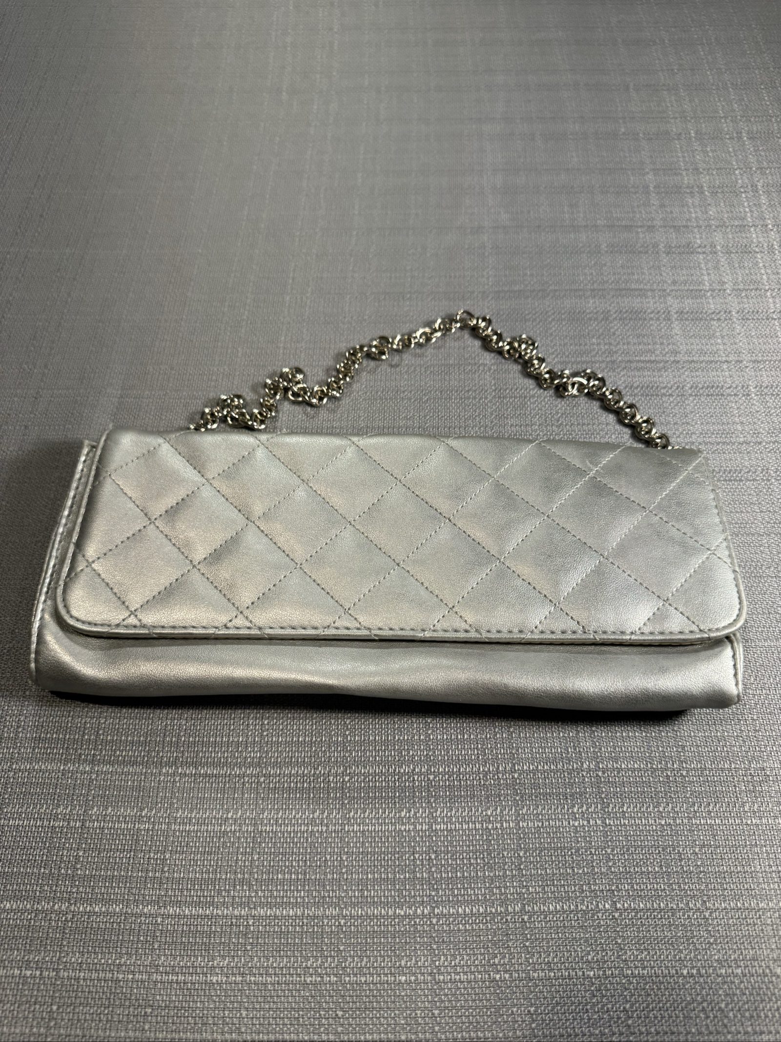 DRAFT Celine Dion Sensational Quilted Chain Clutch Purse – Silver – One Size