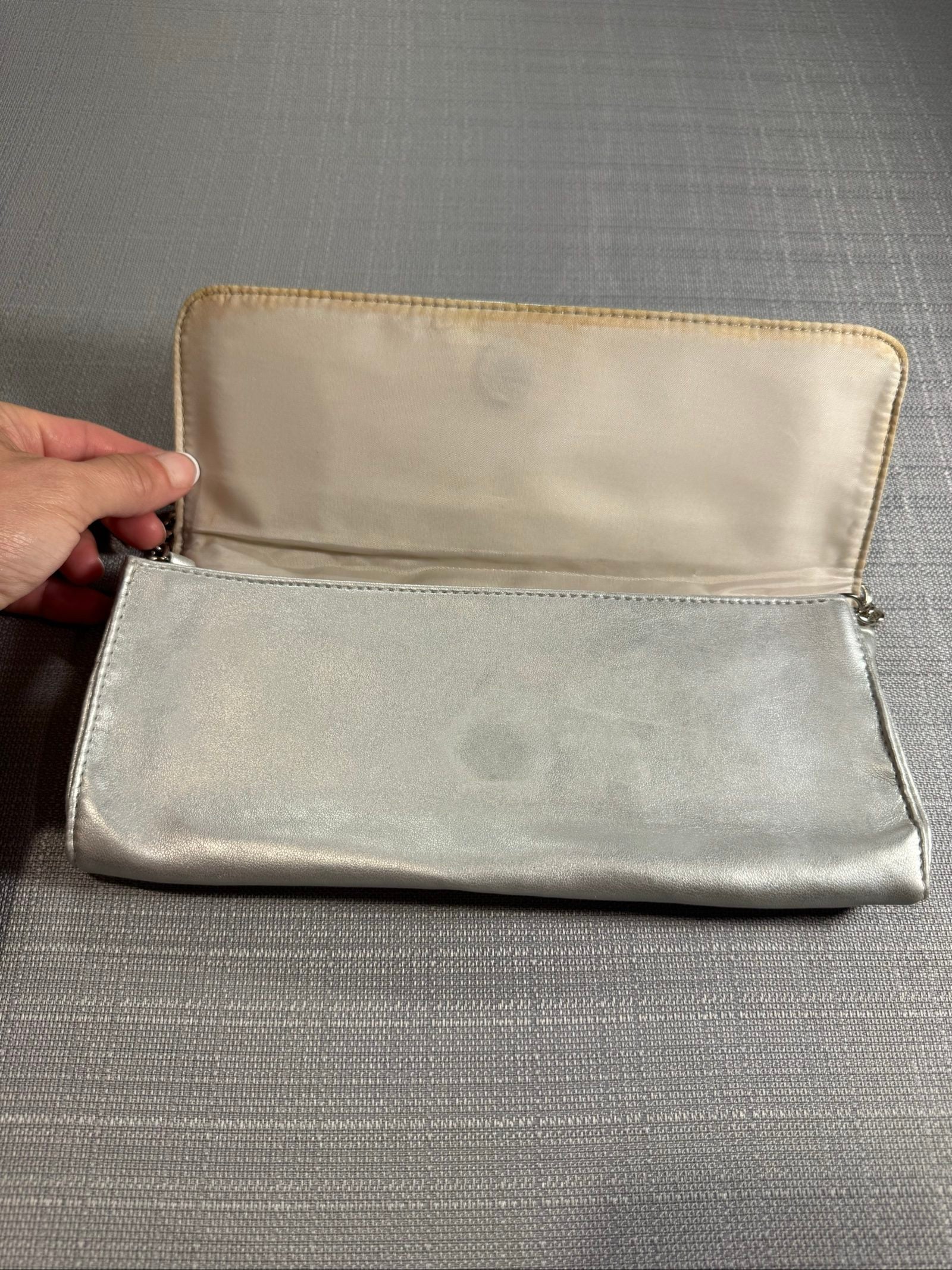 DRAFT Celine Dion Sensational Quilted Chain Clutch Purse – Silver – One Size image 2