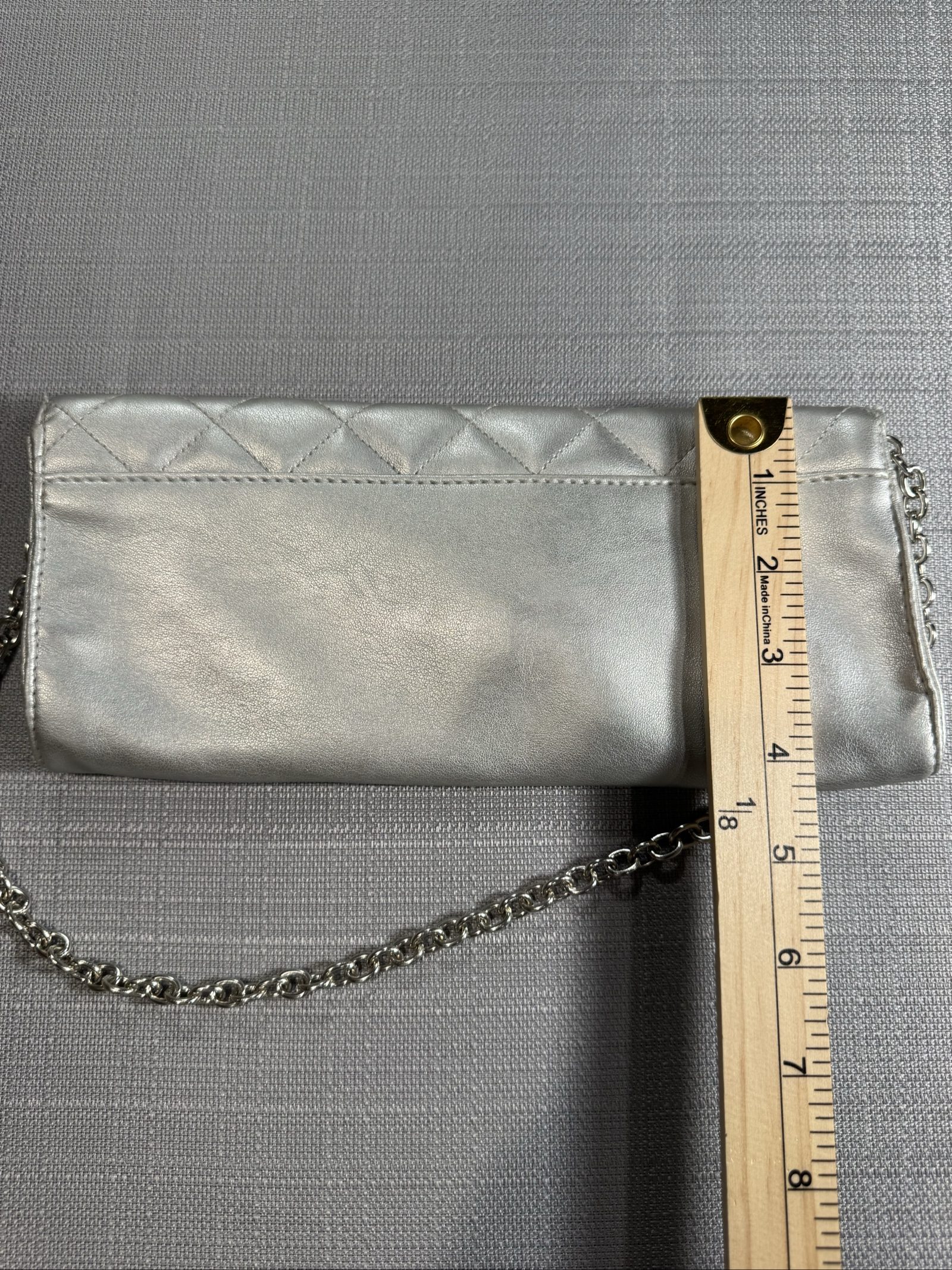 DRAFT Celine Dion Sensational Quilted Chain Clutch Purse – Silver – One Size image 5