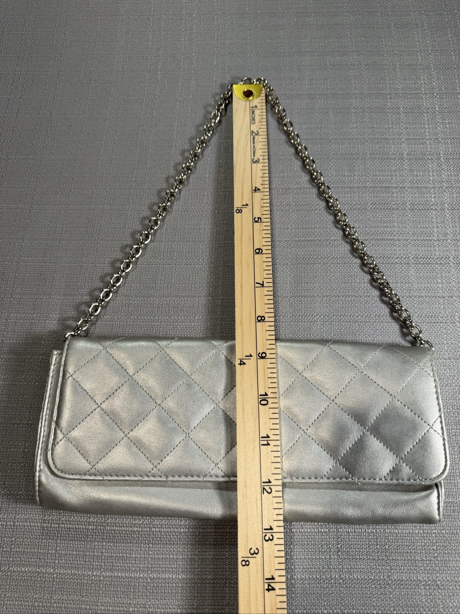 DRAFT Celine Dion Sensational Quilted Chain Clutch Purse – Silver – One Size image 6