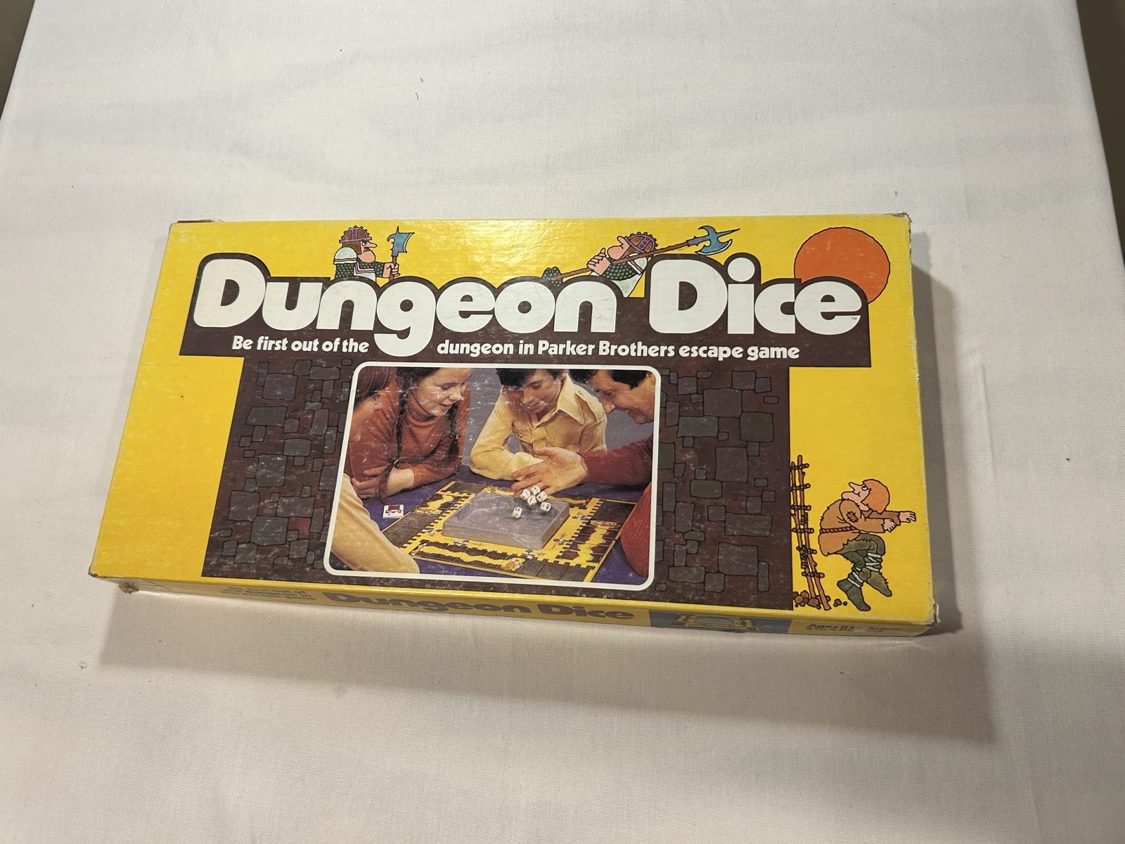 Vintage 1977 Parker Brothers Dungeon Dice Board Game Complete 6 Dice 28 Cards