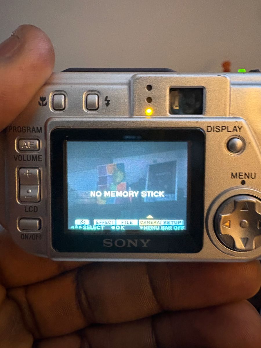 Sony Cybershot DSC-P1 Digitalkamera 3.3MP 3x Zoom silber 2000 Y2K Digicam