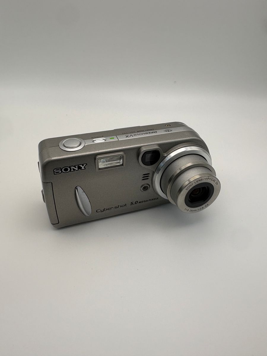 Sony Cybershot DSC-P92 Digitalkamera 5MP 3x Zoom champagner 2003 Y2K Digicam