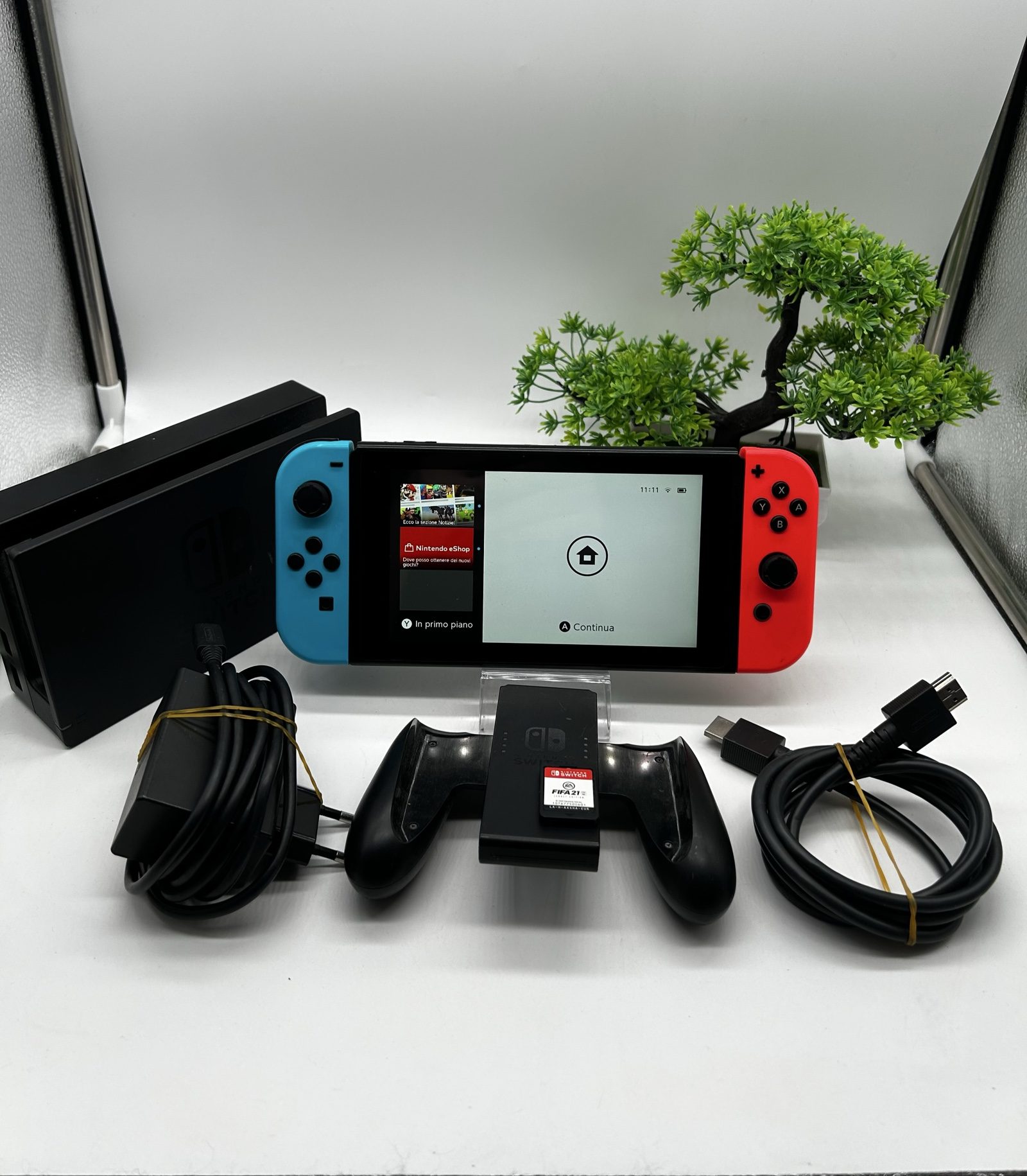 Nintendo Switch Blu/Rossa + FIFA 21 + Dock e Accessori – Ottime Condizioni