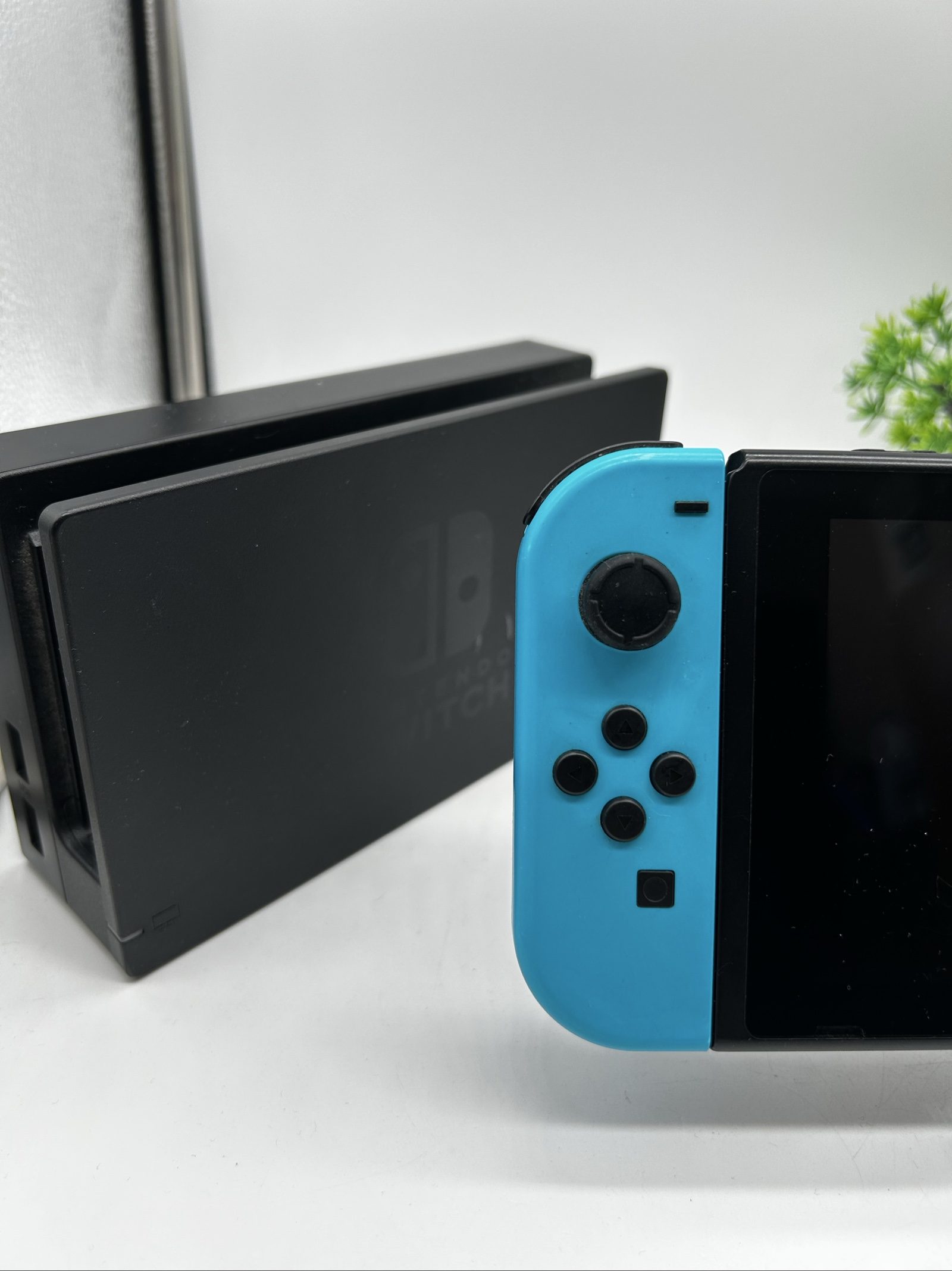 Nintendo Switch Blu/Rossa + FIFA 21 + Dock e Accessori – Ottime Condizioni image 4