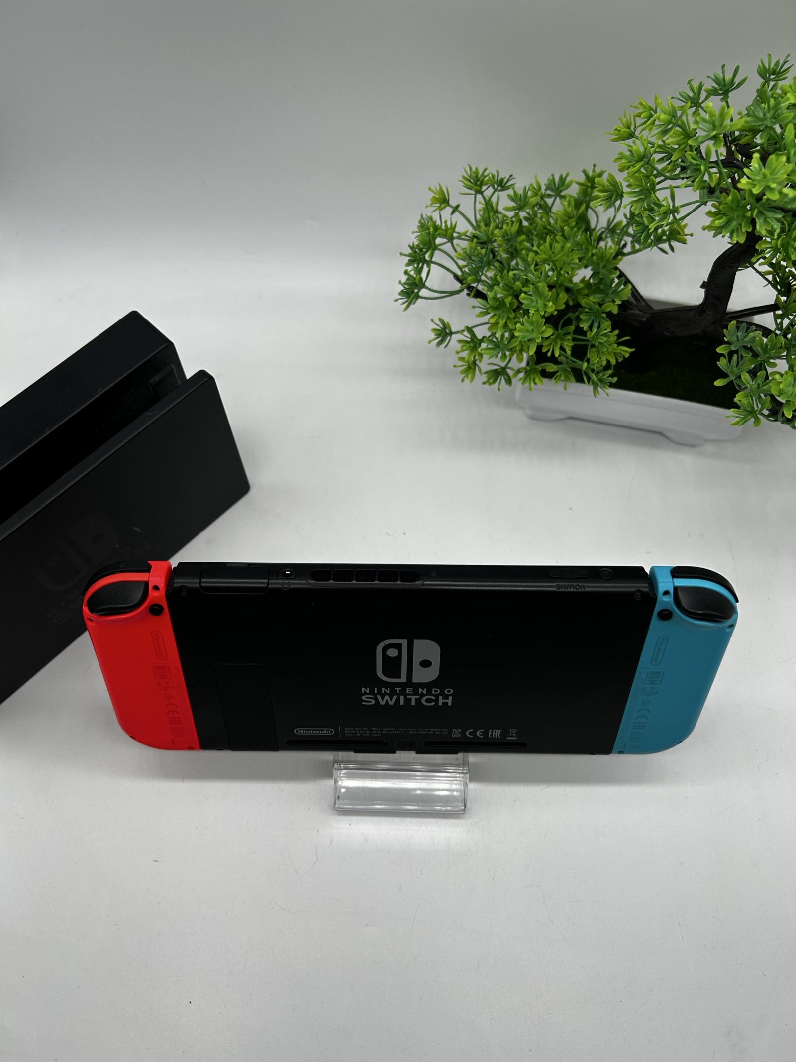 Nintendo Switch Blu/Rossa + FIFA 21 + Dock e Accessori – Ottime Condizioni image 9
