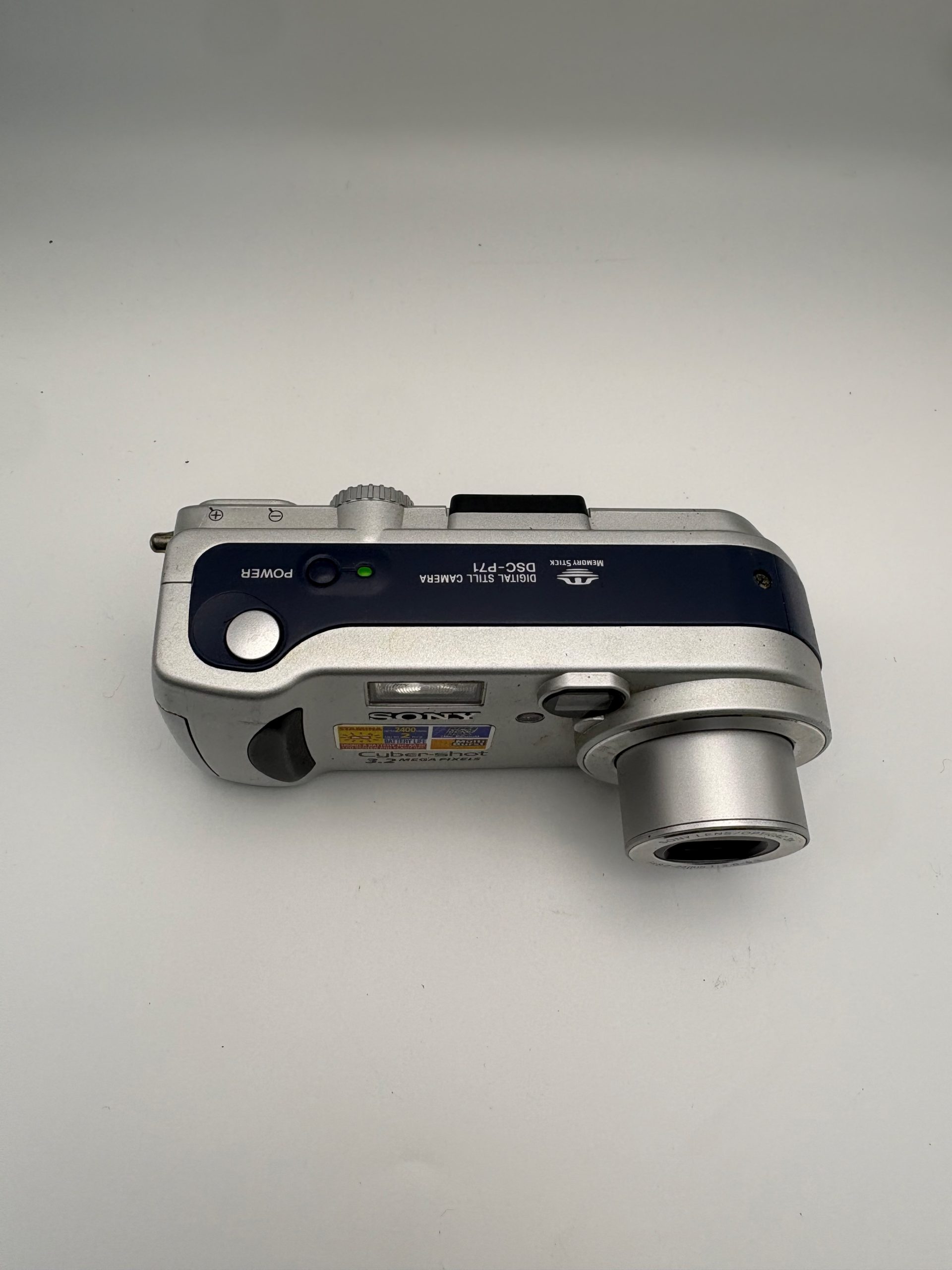 Sony Cyber-shot DSC-P71 Digitalkamera 3.2MP silber Y2K