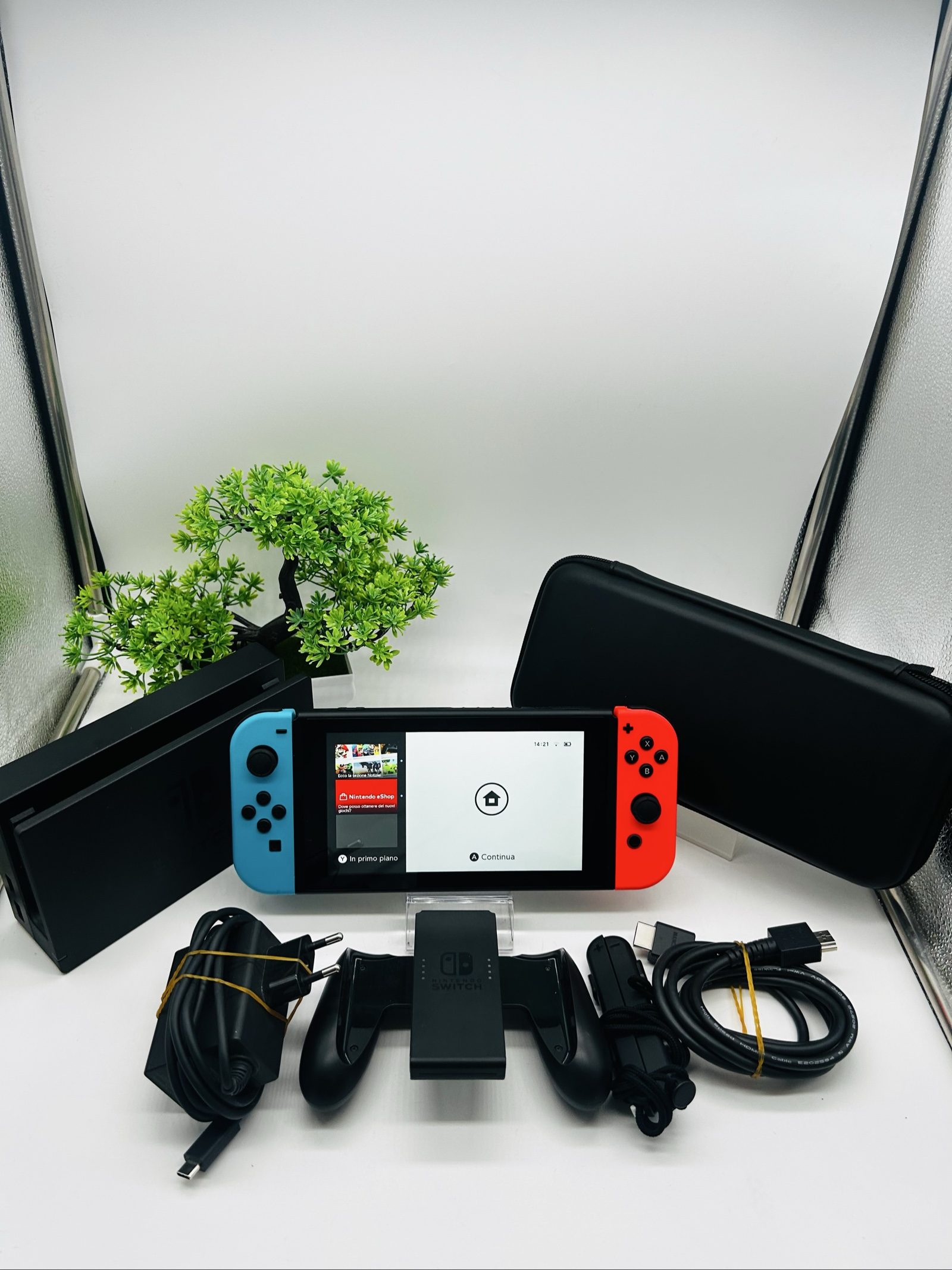 Nintendo Switch V2 Blu/Rossa + Dock + Grip + Custodia – Condizioni Eccellenti