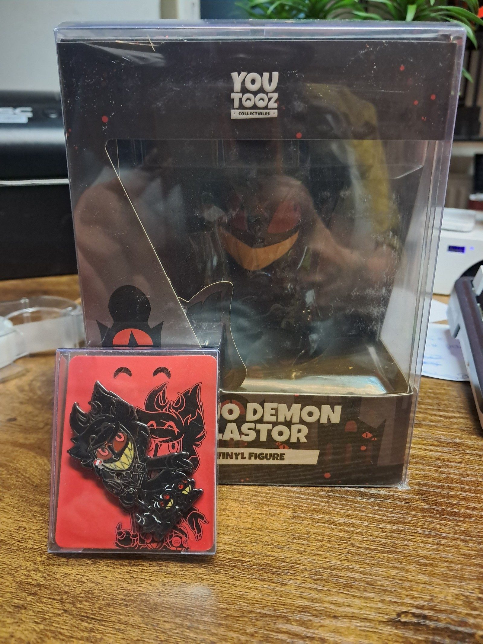 Youtooz Hazbin Hotel – Radio Demon Alastor Vinyl Figure + Exclusive Pin (NIB)