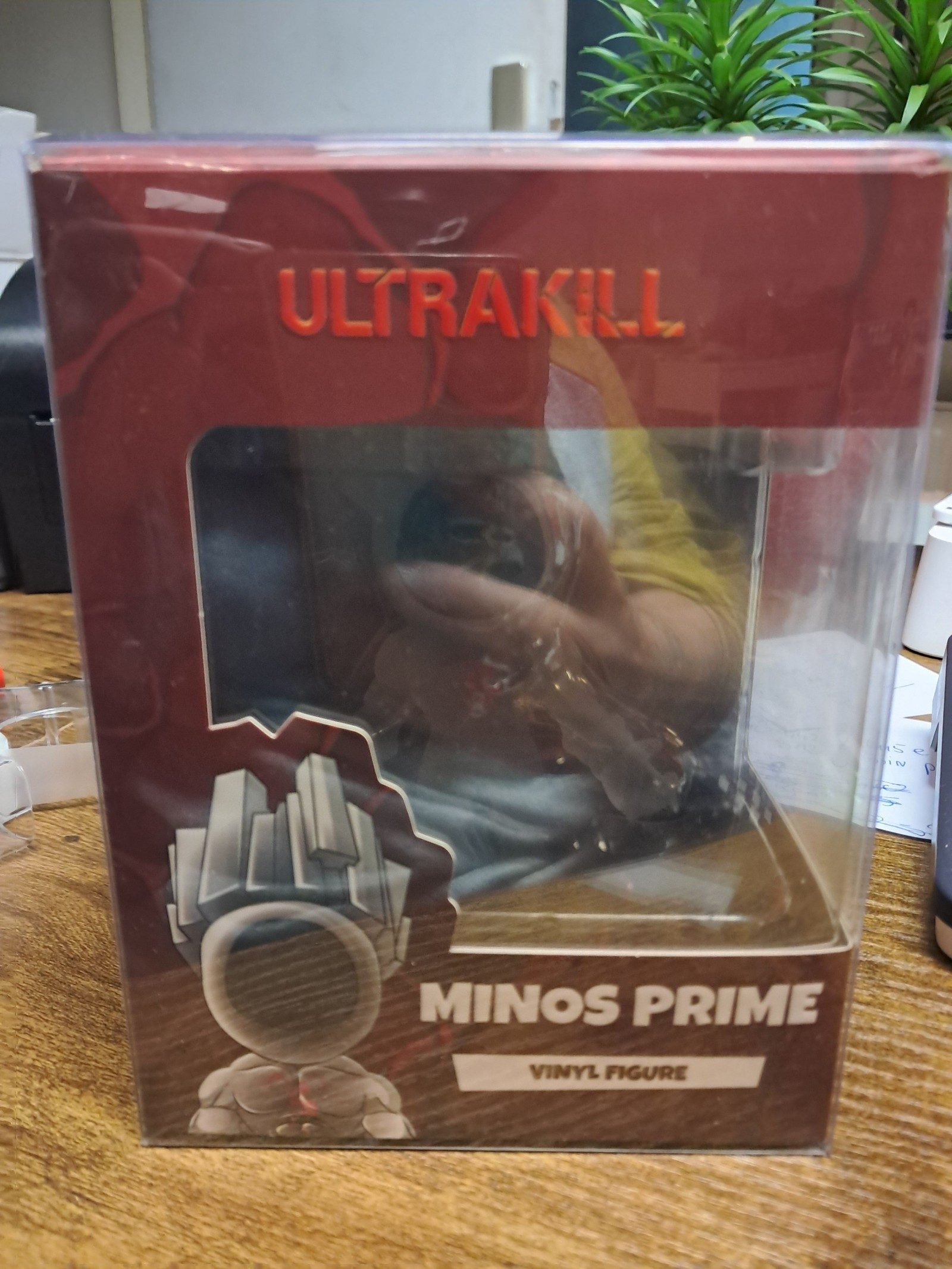 De officiële Youtooz vinyl figure van Minos Prime uit de populaire retro FPS game ULTRAKILL.