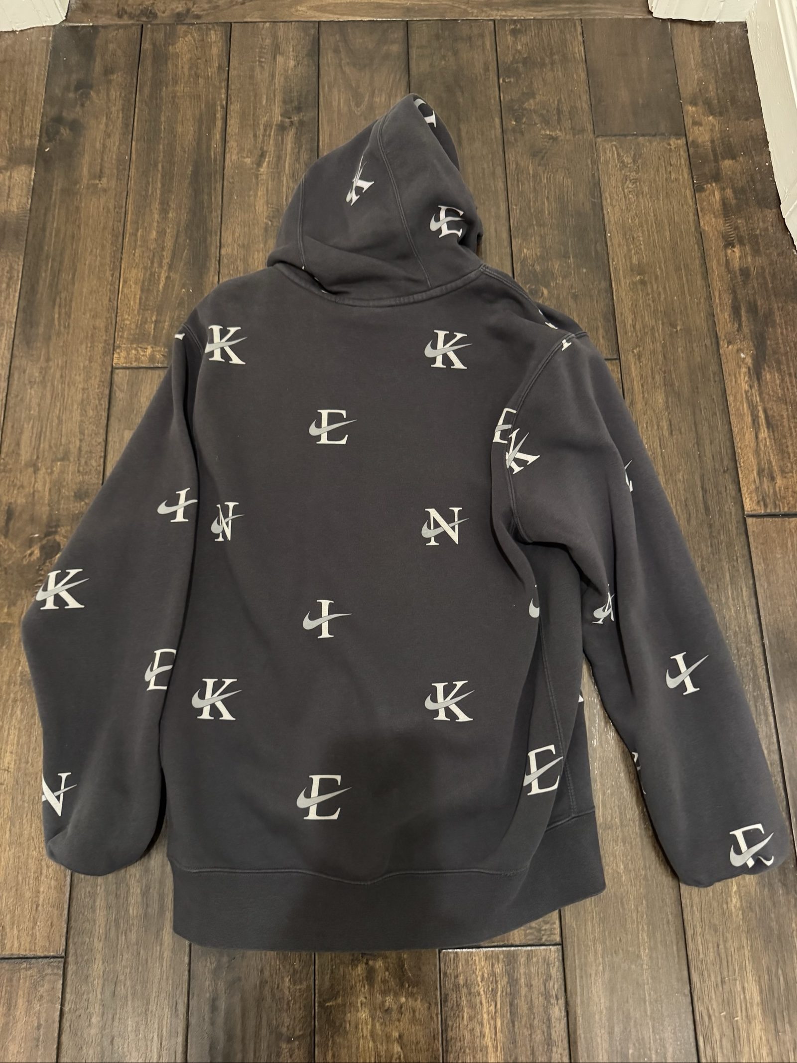 Draft READY Unisex Nike Allover Logo Pullover Hoodie – Dark Gray – Medium image 5