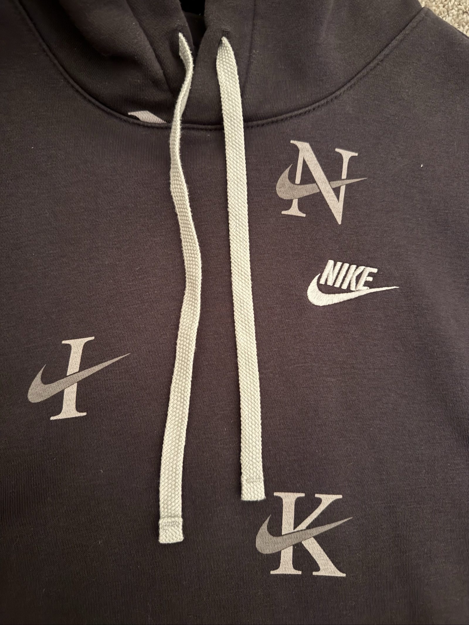 Draft READY Unisex Nike Allover Logo Pullover Hoodie – Dark Gray – Medium image 10
