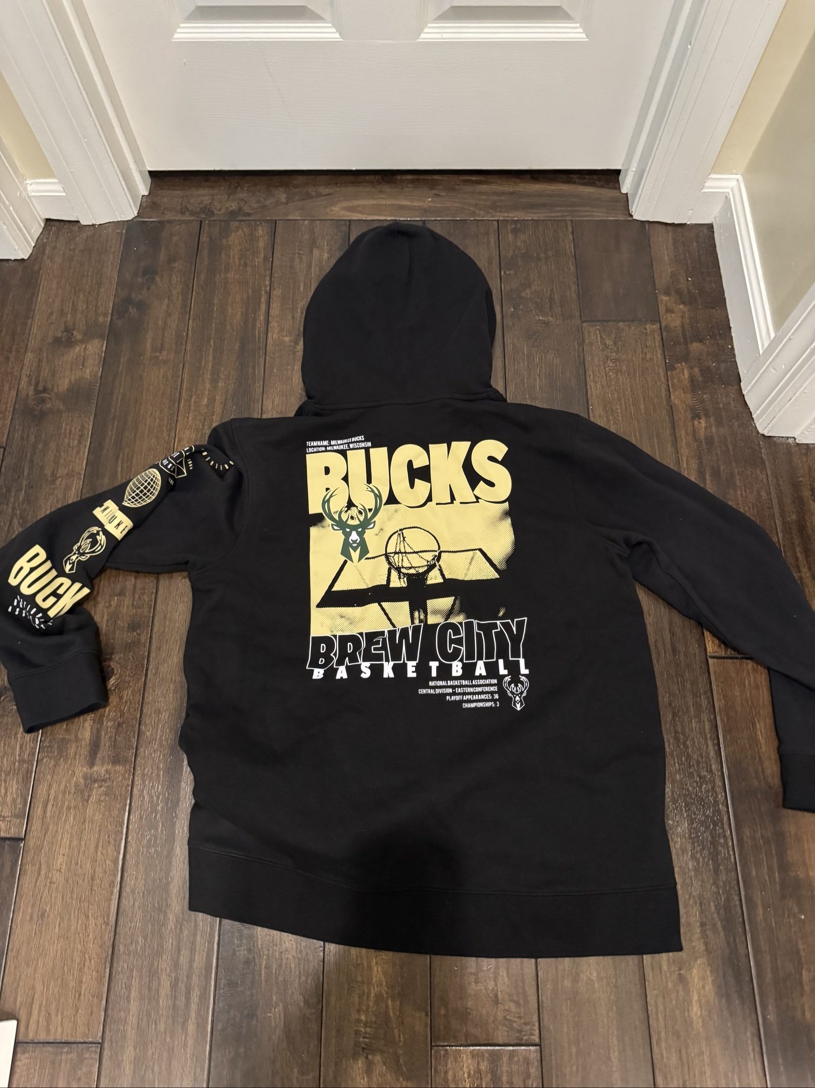 Milwaukee Bucks “Brew City Basketball” Hoodie – Medium image 6